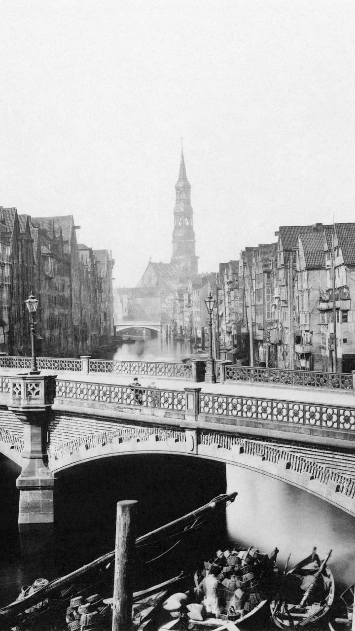 Photo en Niveaux de Gris D'un Pont Sur la Rivière. Wallpaper in 720x1280 Resolution