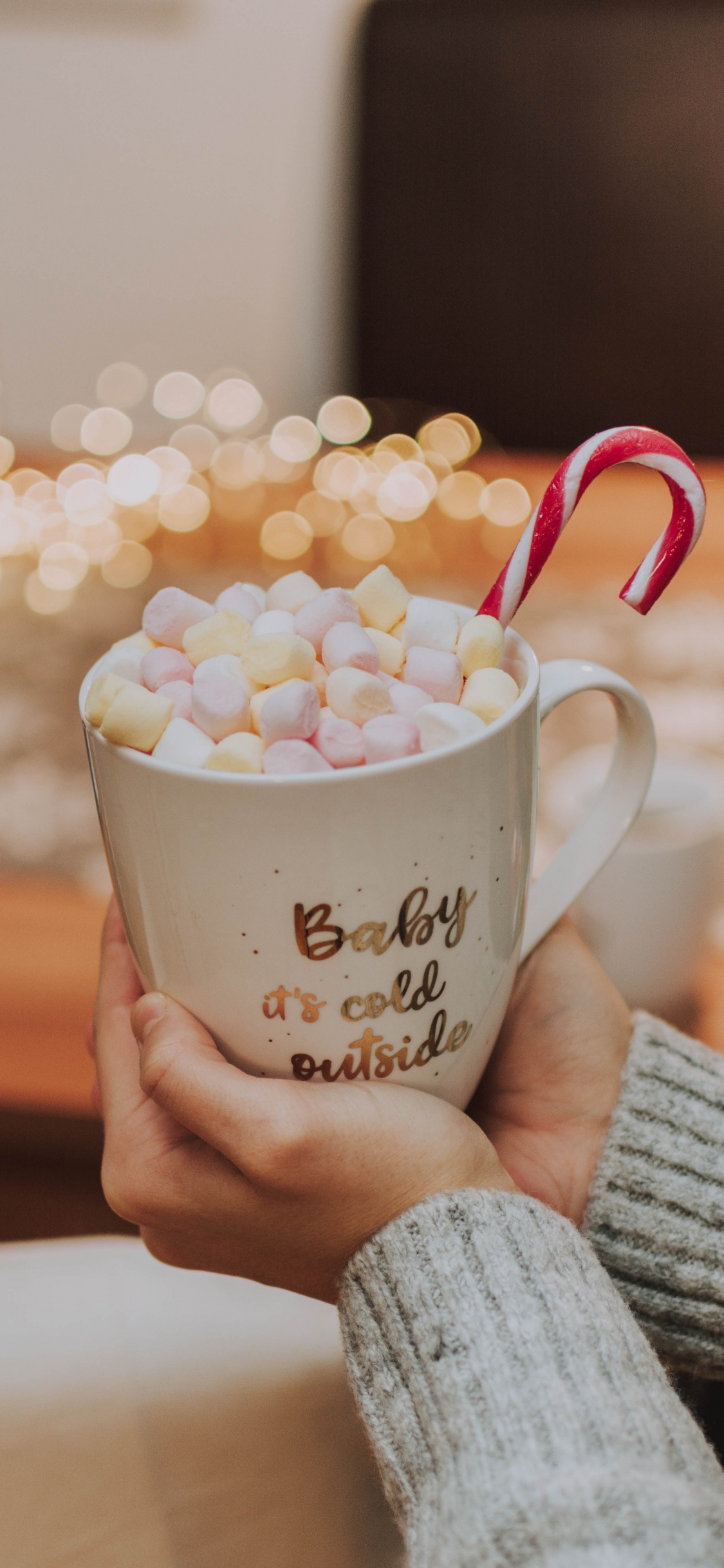 Weiße Und Rosa Keramiktasse. Wallpaper in 1125x2436 Resolution