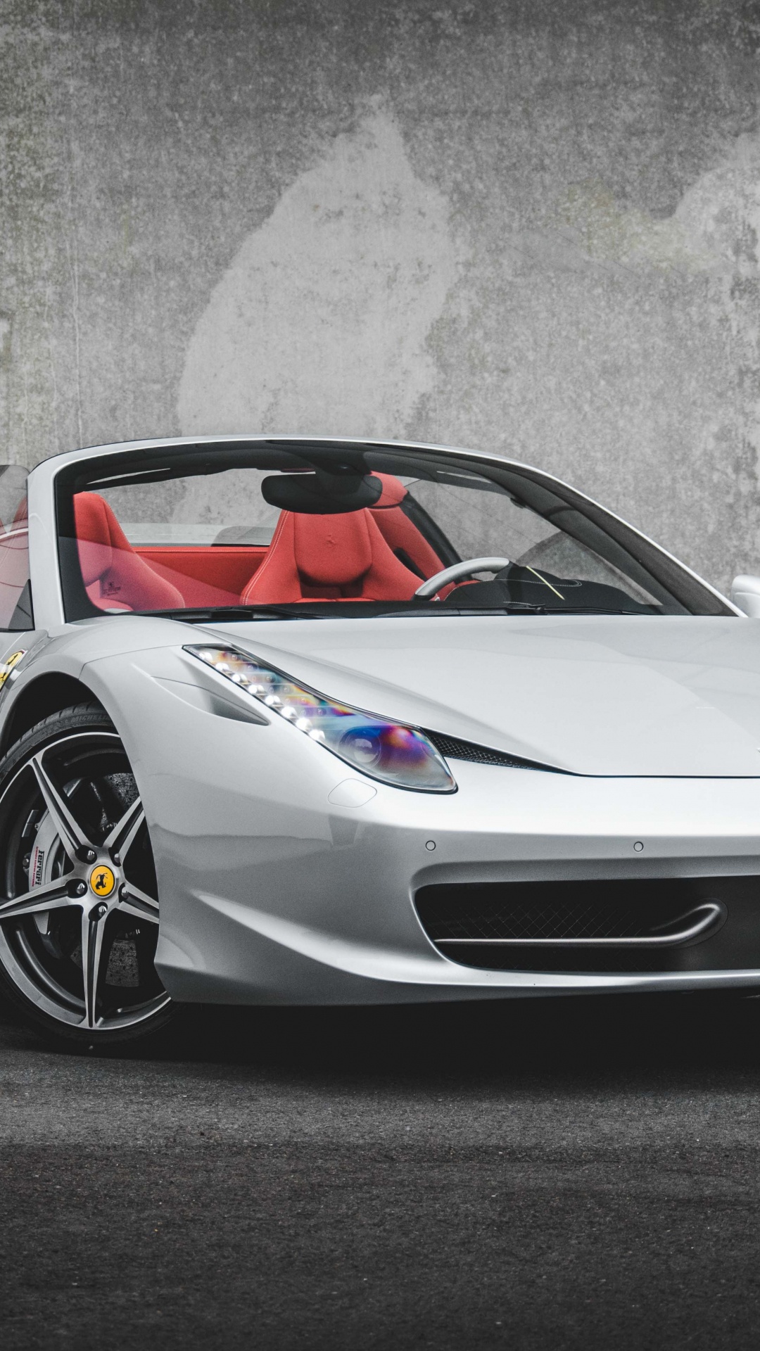 Lamborghini Aventador Blanco Estacionado Junto a la Pared Gris. Wallpaper in 1080x1920 Resolution