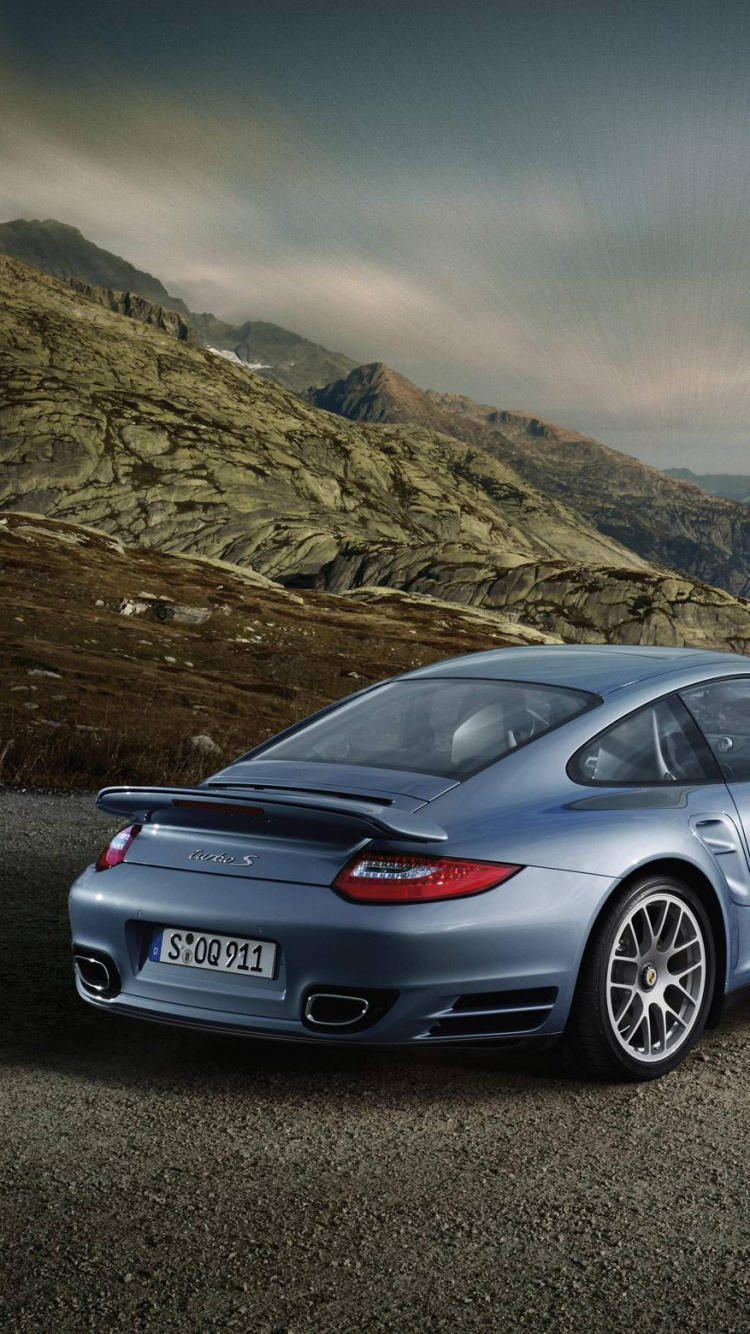 Silbernes Mercedes Benz Coupé Auf Braunem Feld Tagsüber During. Wallpaper in 750x1334 Resolution