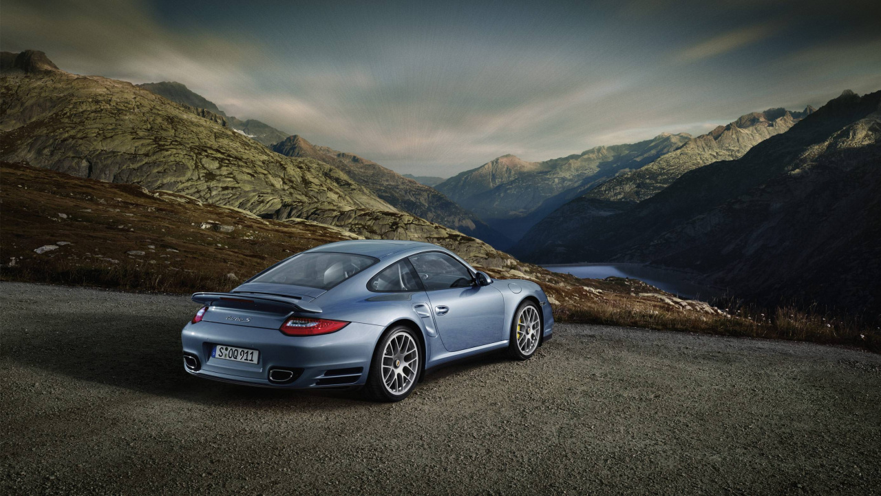 Silver Mercedes Benz Coupé Sur Champ Brun Pendant la Journée. Wallpaper in 1280x720 Resolution