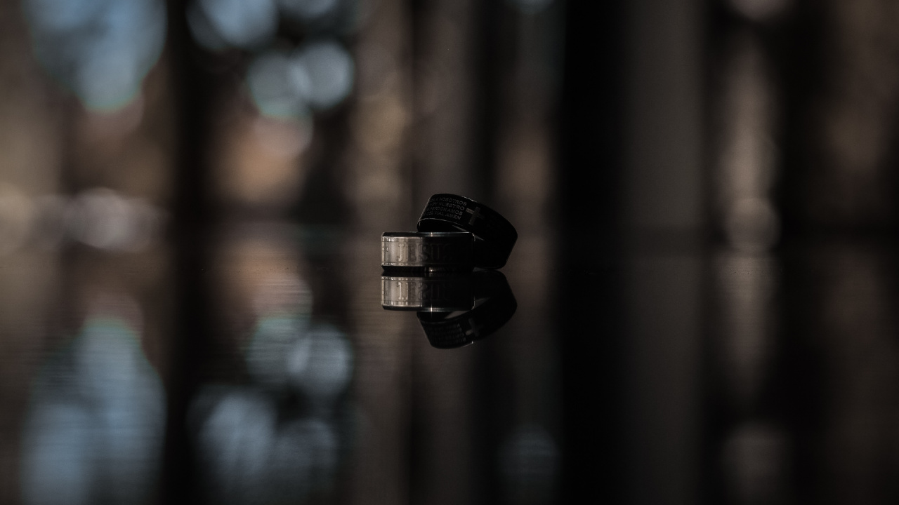 Black Lantern in Bokeh Photography. Wallpaper in 1280x720 Resolution