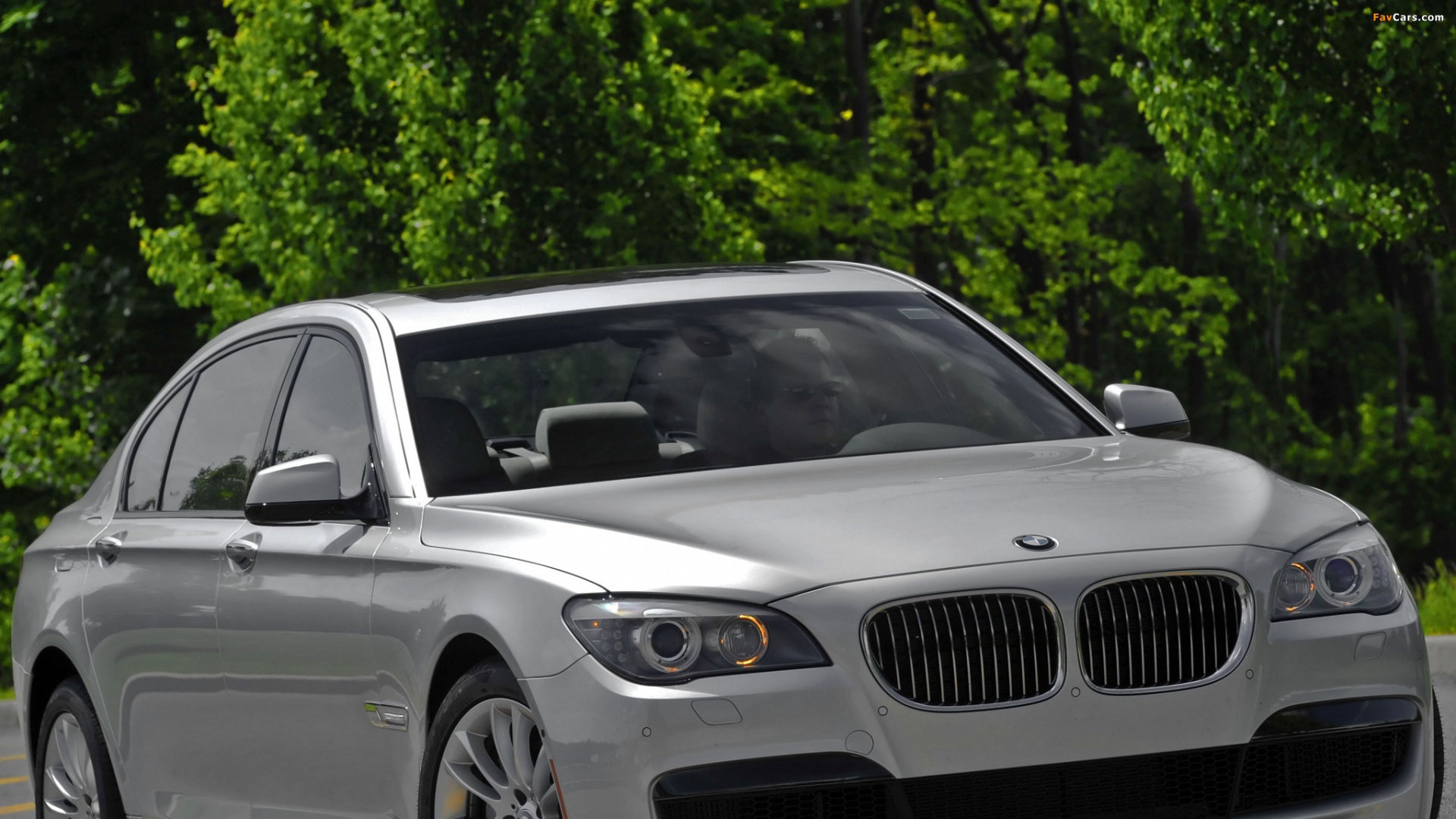 Coupé Bmw m 3 Blanc Garé Sur Une Route Goudronnée Grise Pendant la Journée. Wallpaper in 1920x1080 Resolution