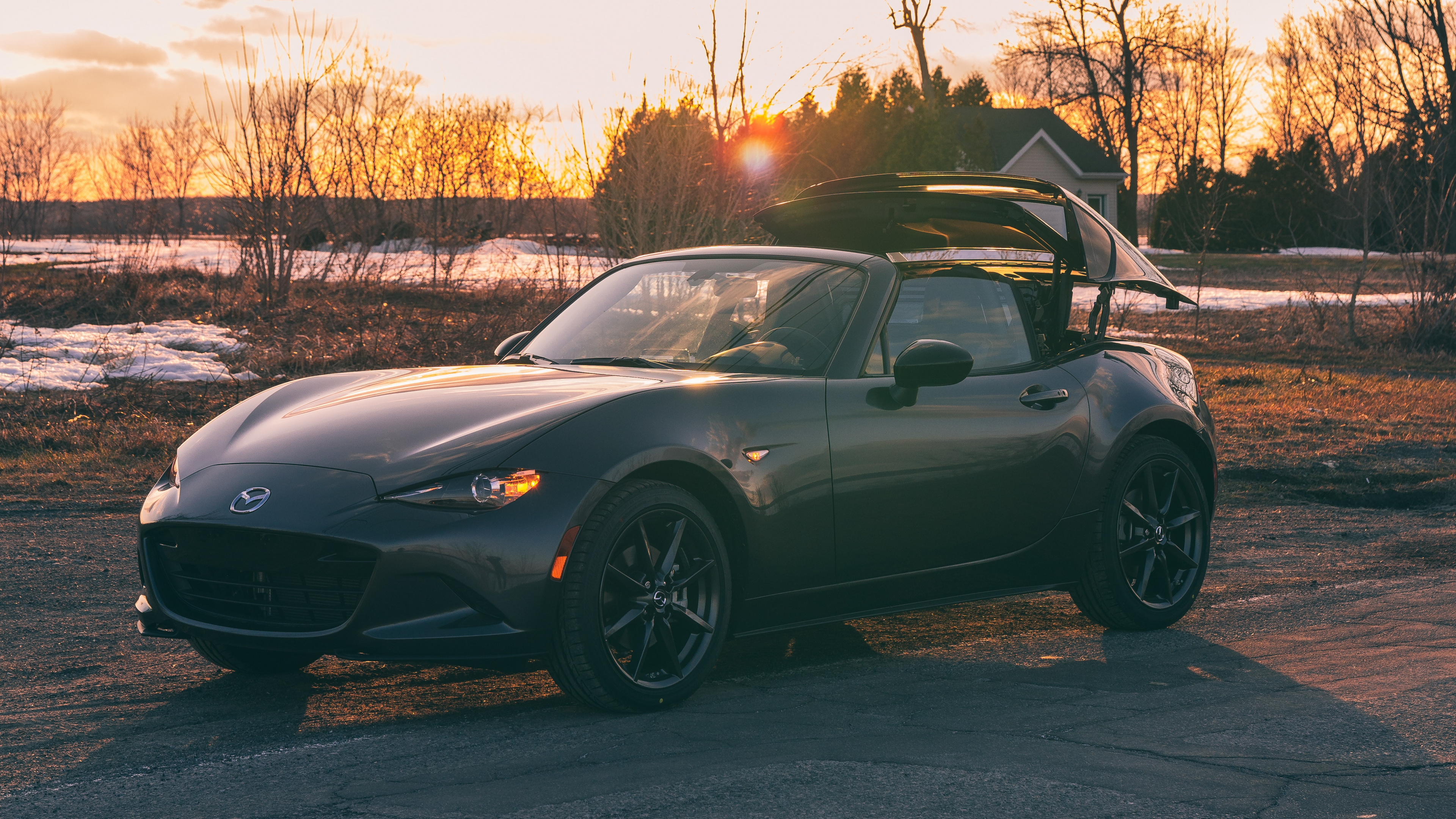 Cupé Negro en la Carretera Durante el Día. Wallpaper in 3840x2160 Resolution