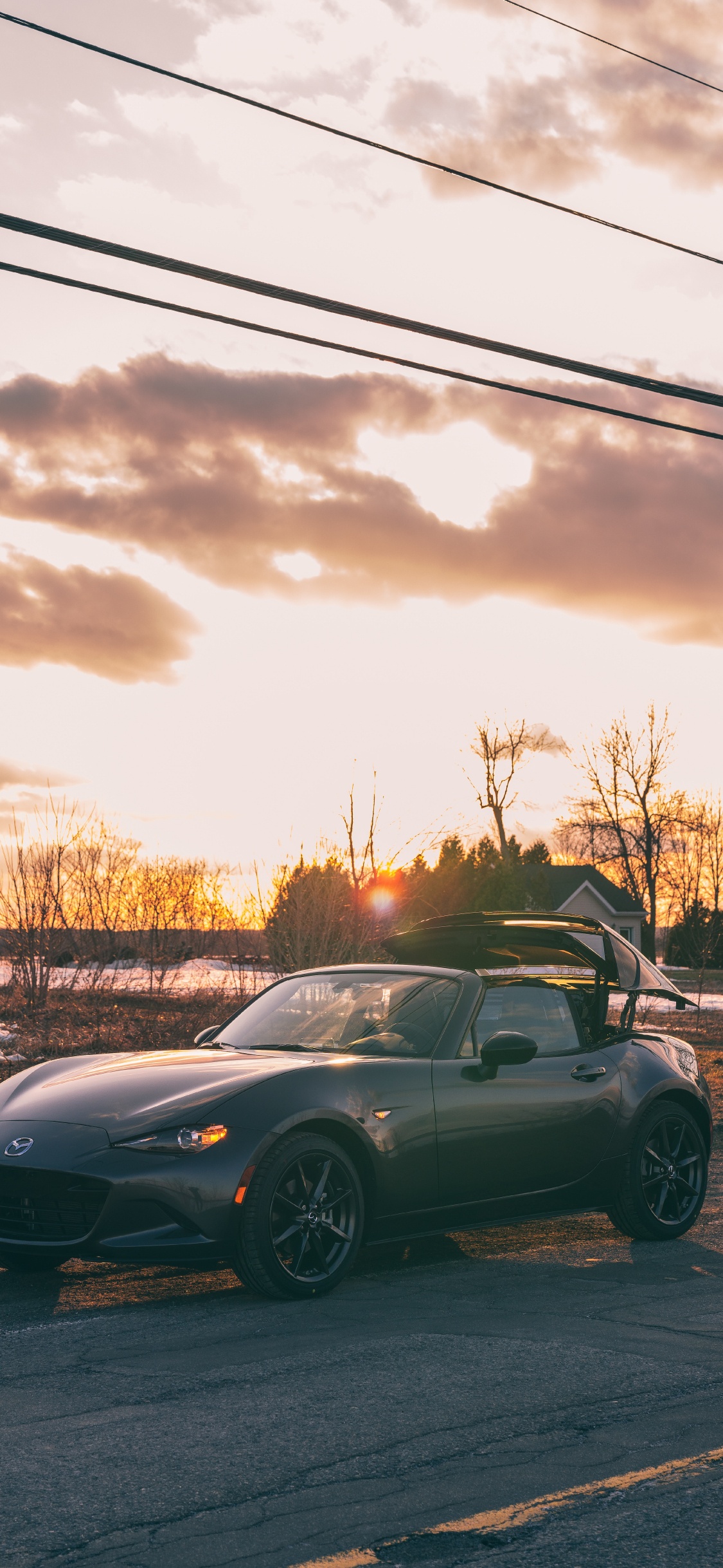 Coupé Noir Sur Route Pendant la Journée. Wallpaper in 1125x2436 Resolution