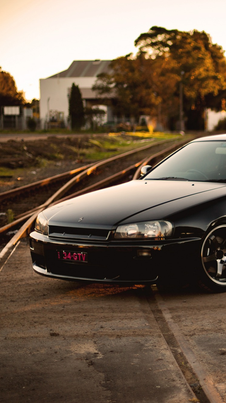 Schwarzer Porsche 911 Tagsüber Unterwegs. Wallpaper in 750x1334 Resolution