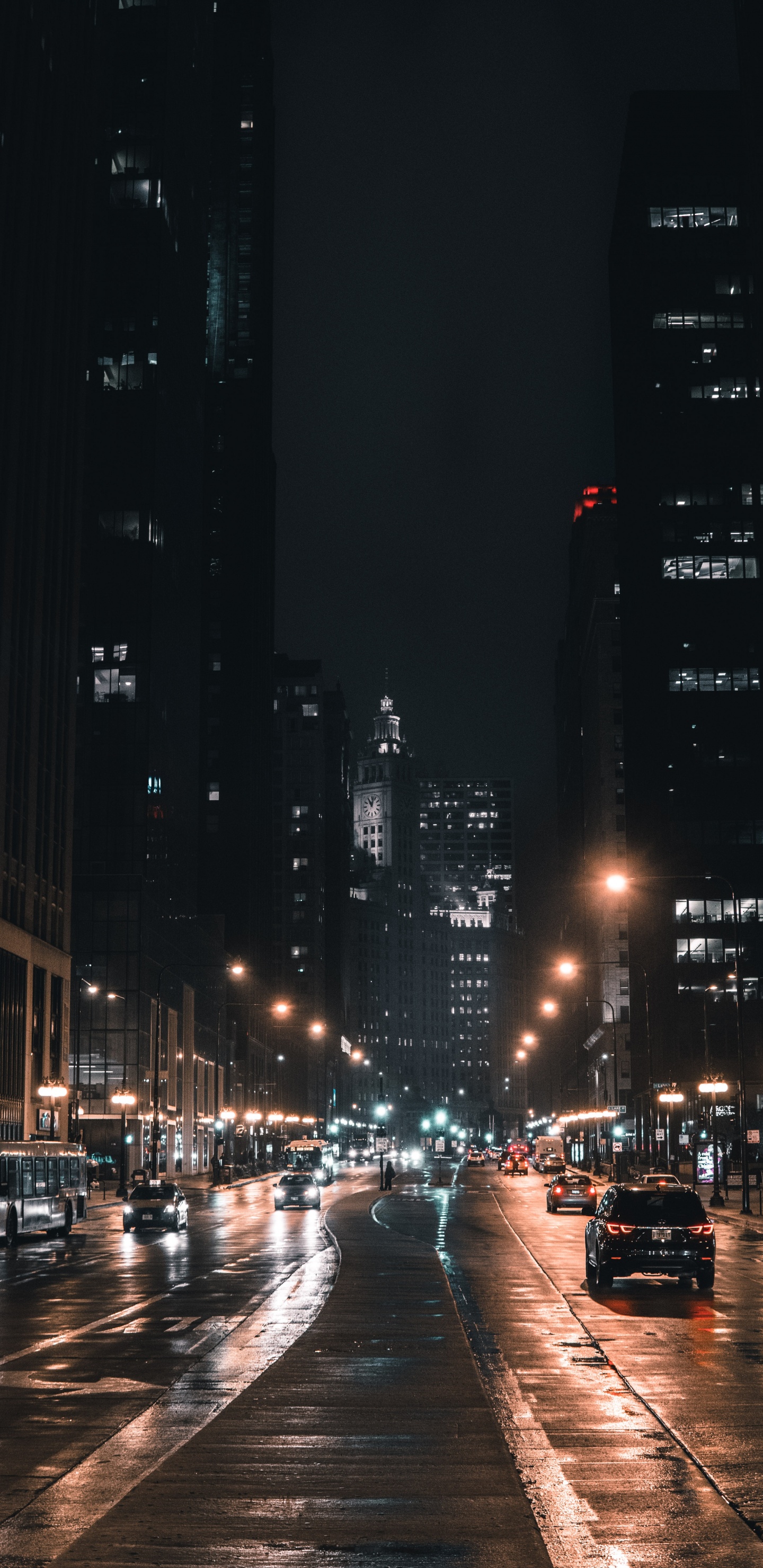 Voitures Sur Route Pendant la Nuit. Wallpaper in 1440x2960 Resolution