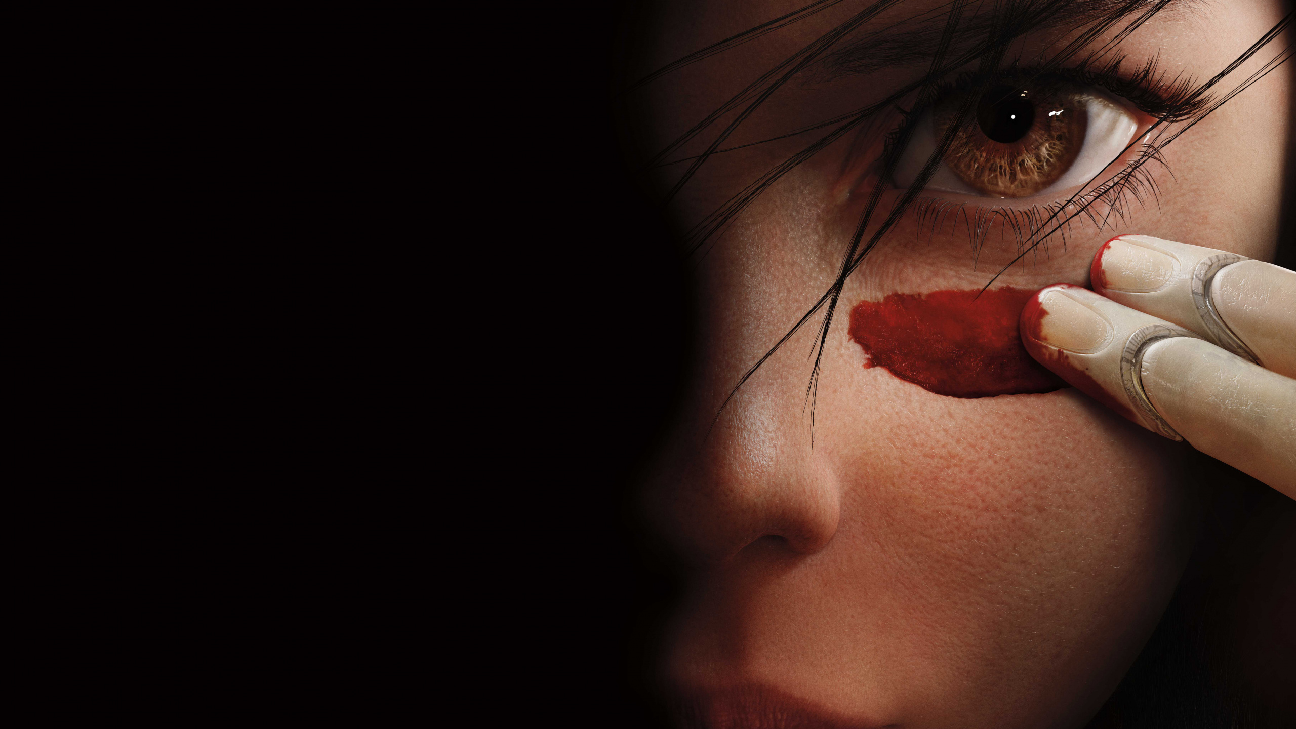 Frau Mit Rotem Lippenstift Und Weißem Lidschatten. Wallpaper in 2560x1440 Resolution