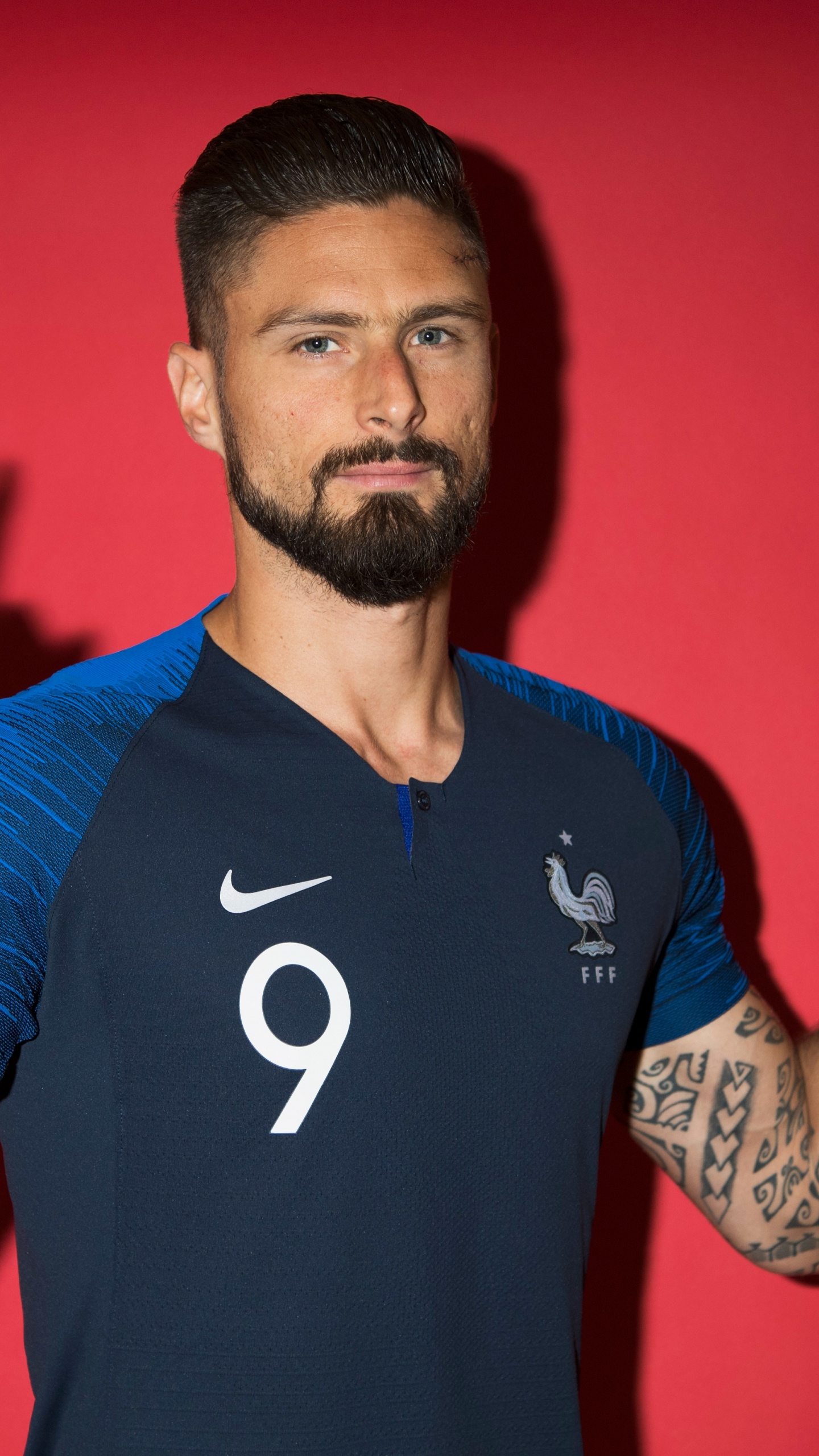 Homme en Bleu Adidas T-shirt Ras du Cou. Wallpaper in 1440x2560 Resolution