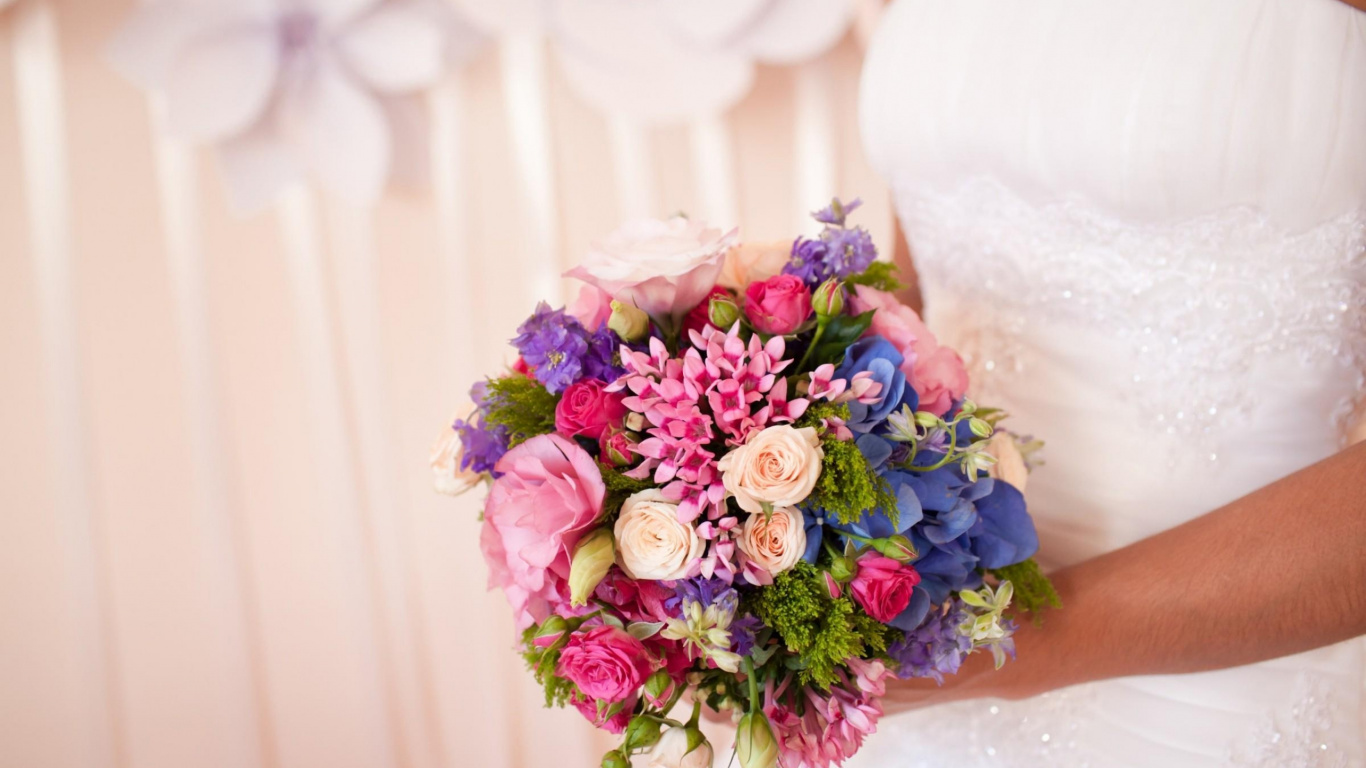 Ramo de Flores Rosadas y Blancas. Wallpaper in 1366x768 Resolution