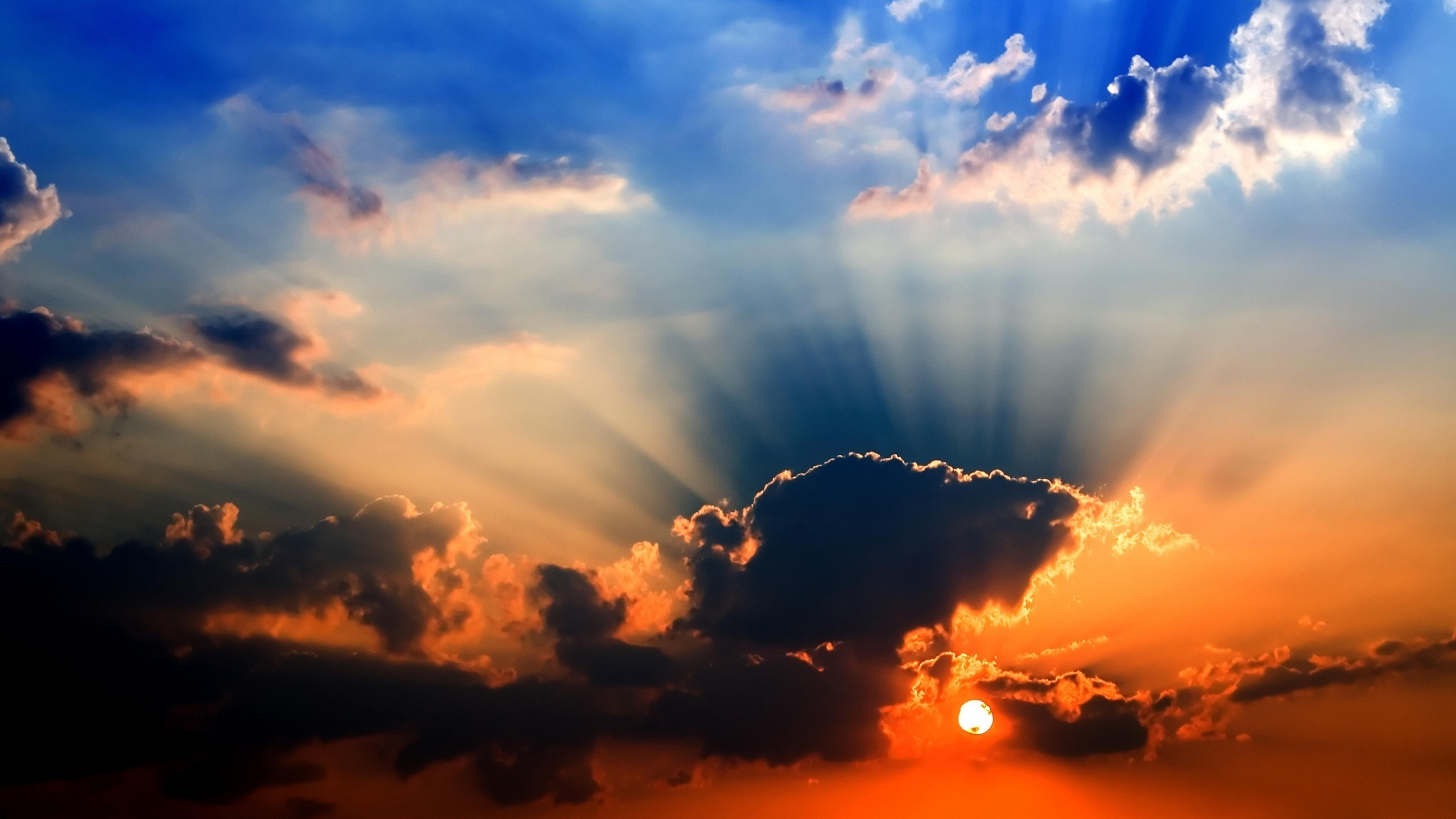 Clouds and Sun During Sunset. Wallpaper in 2560x1440 Resolution