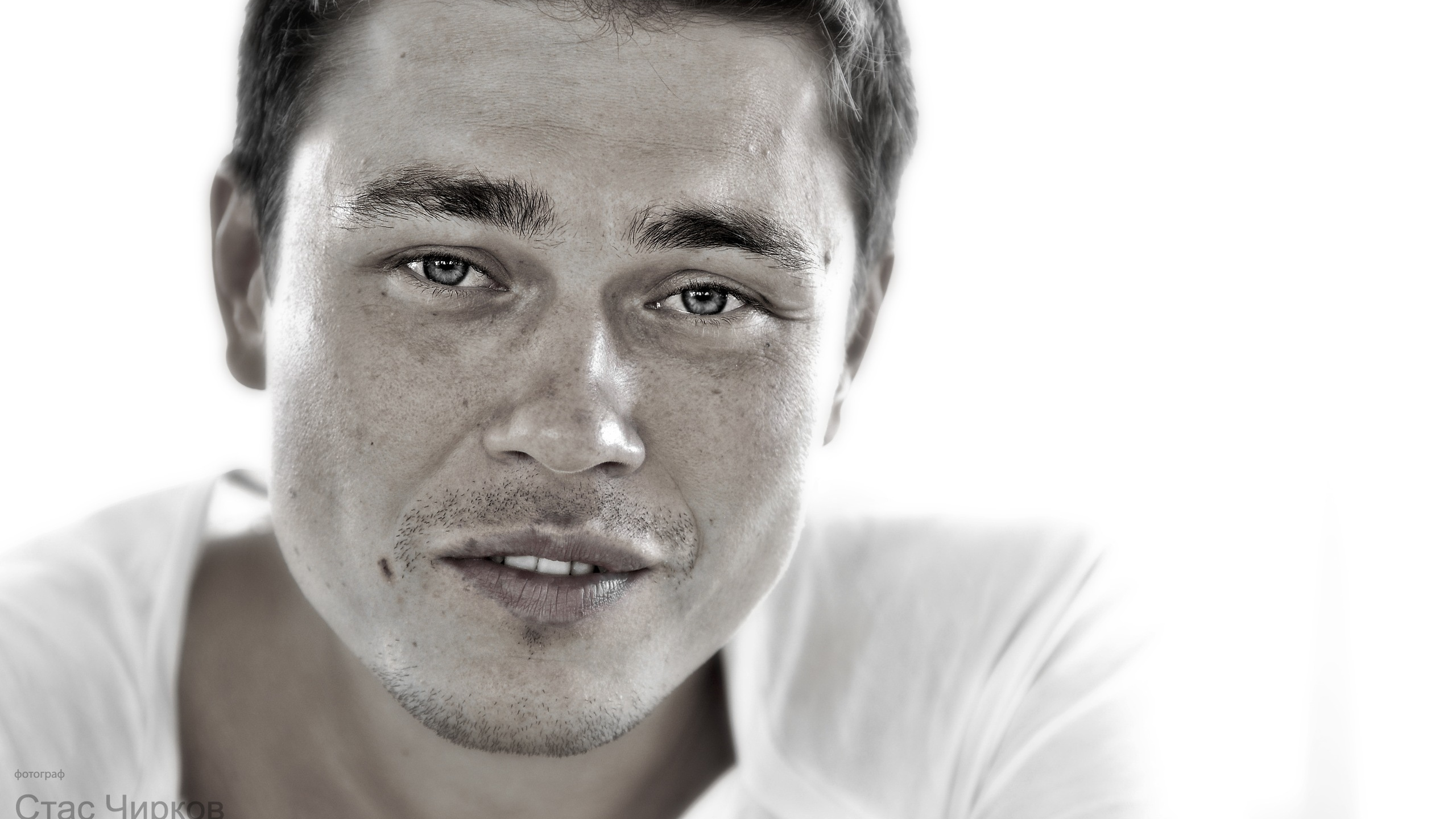 Retrato, en Blanco y Negro, Barbilla, Bigote, Persona. Wallpaper in 2560x1440 Resolution