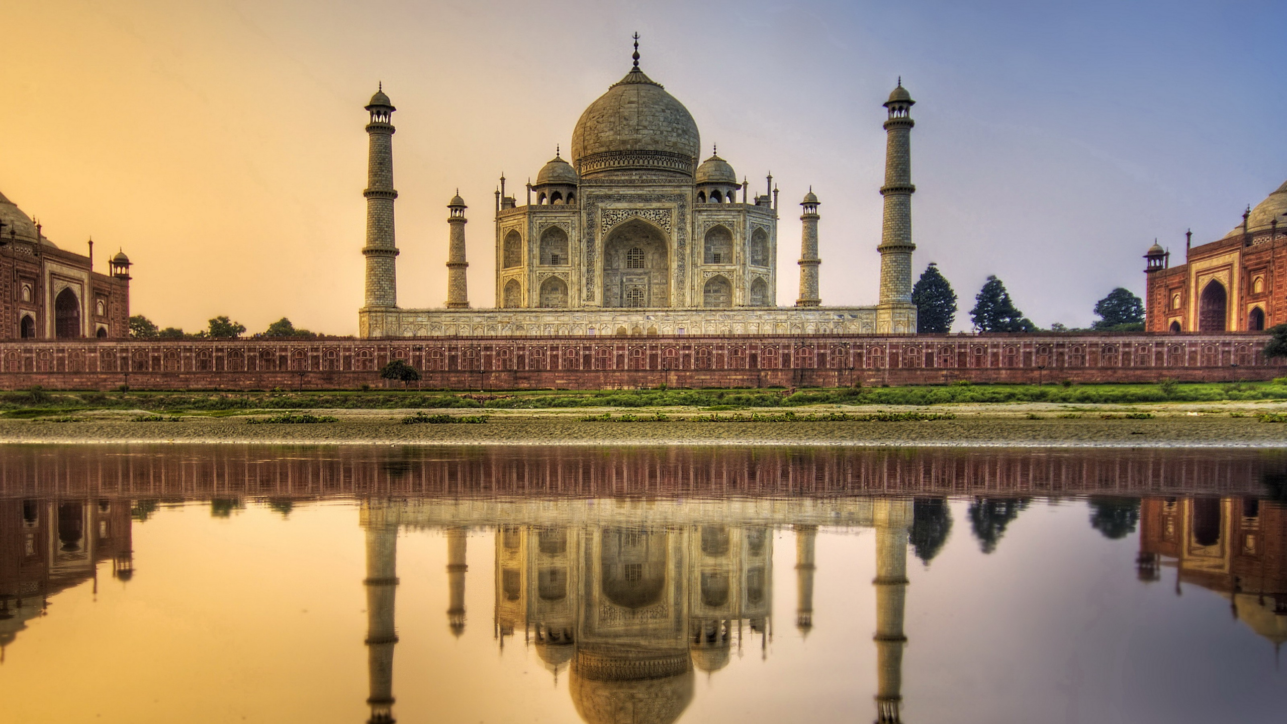 White and Brown Dome Building. Wallpaper in 2560x1440 Resolution