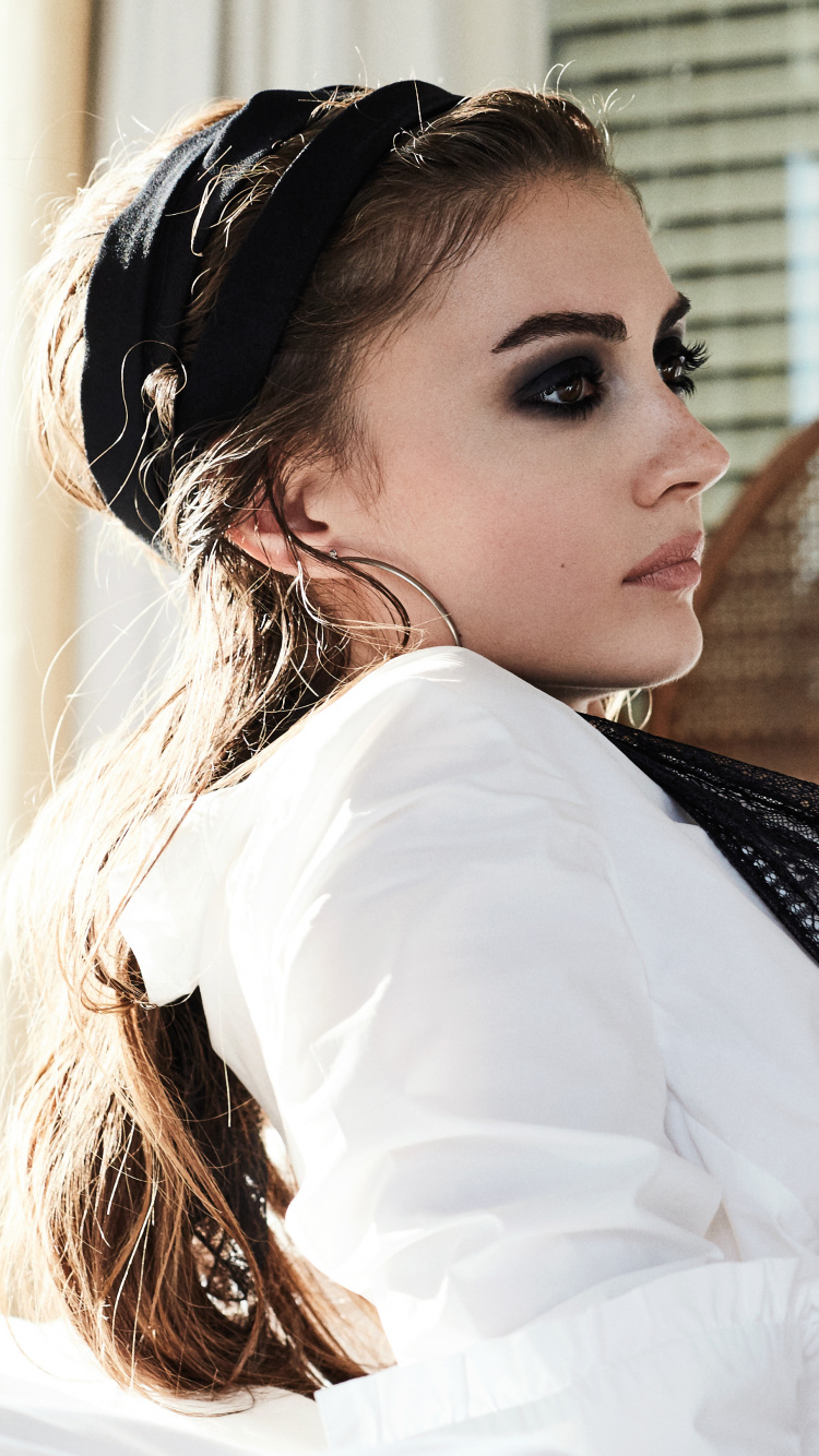 Acteur, White, Beauté, Peau, Coiffure. Wallpaper in 750x1334 Resolution