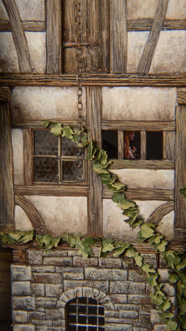 Grünpflanzen Auf Braunem Holzhaus. Wallpaper in 750x1334 Resolution