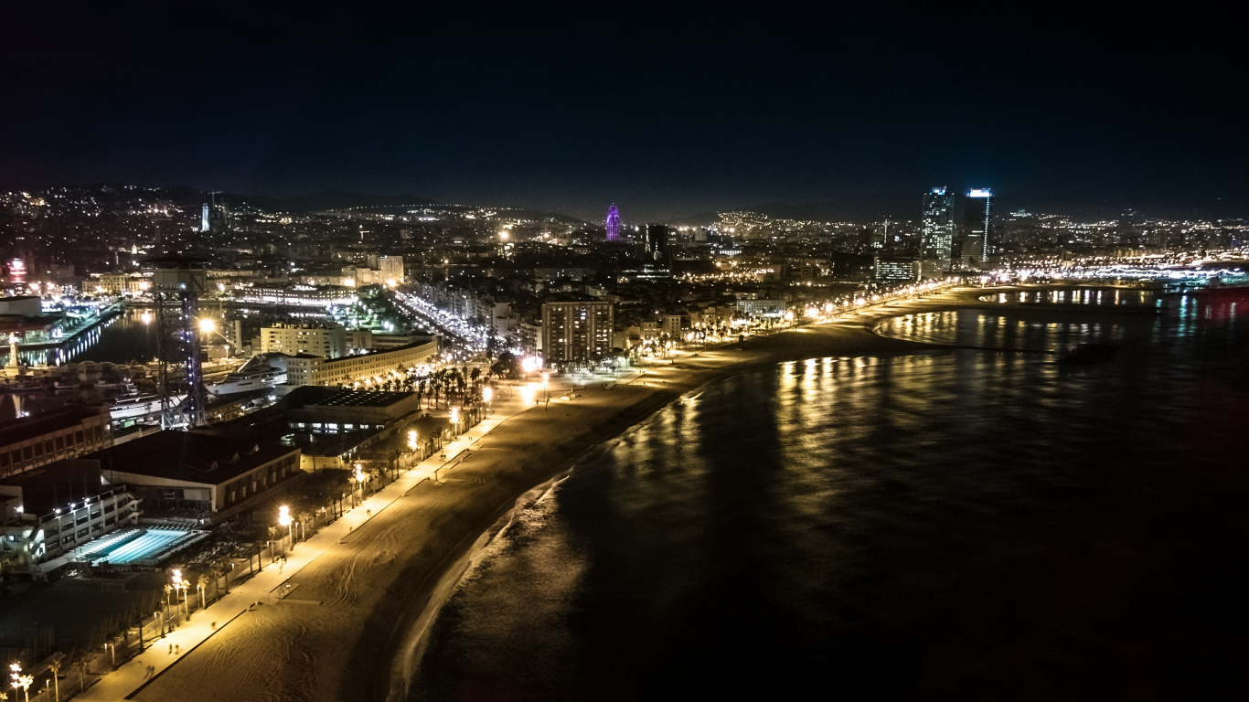 Luces de la Ciudad Encendidas Durante la Noche. Wallpaper in 1366x768 Resolution