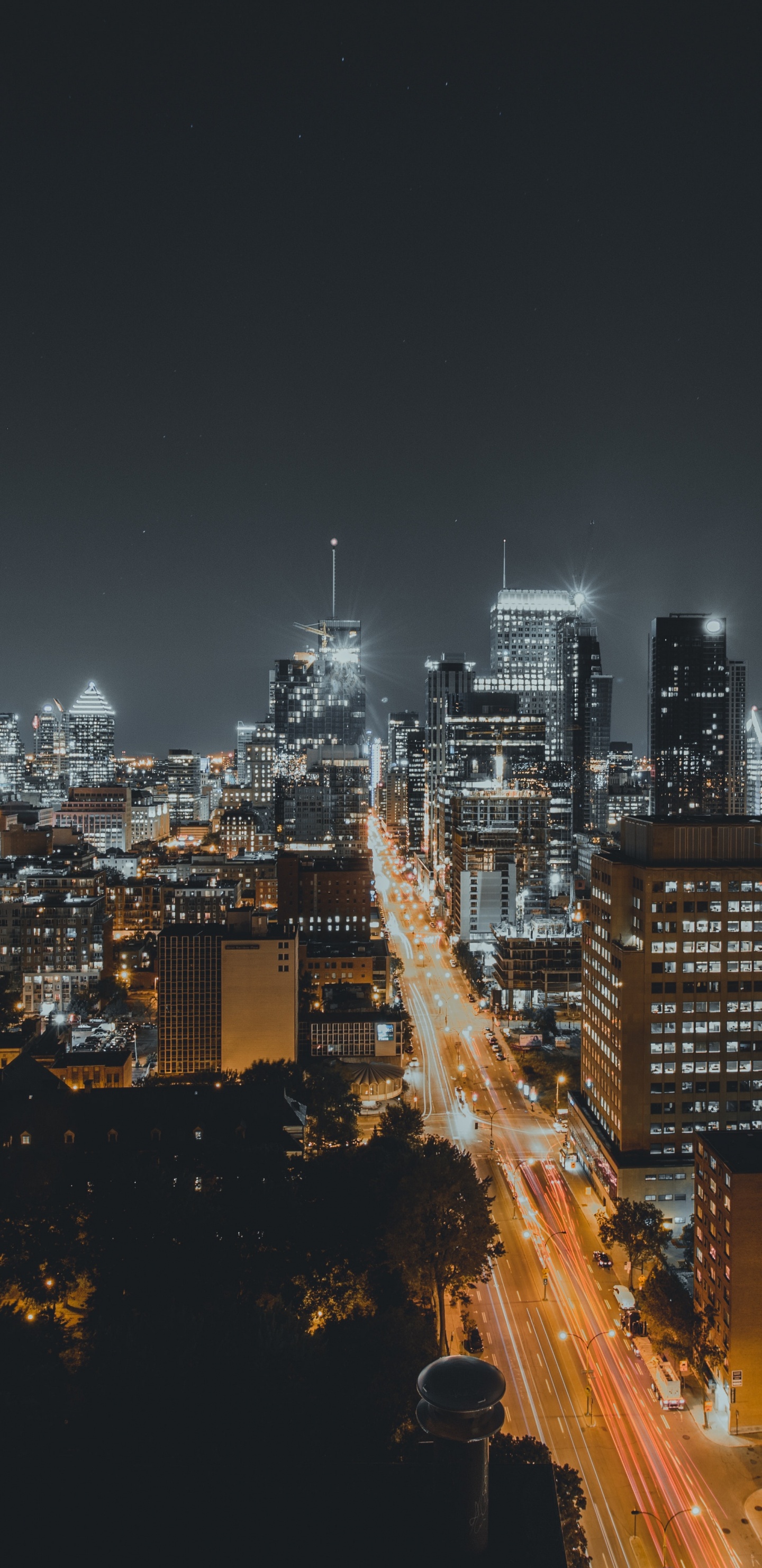 Vue Aérienne Des Bâtiments de la Ville Pendant la Nuit. Wallpaper in 1440x2960 Resolution