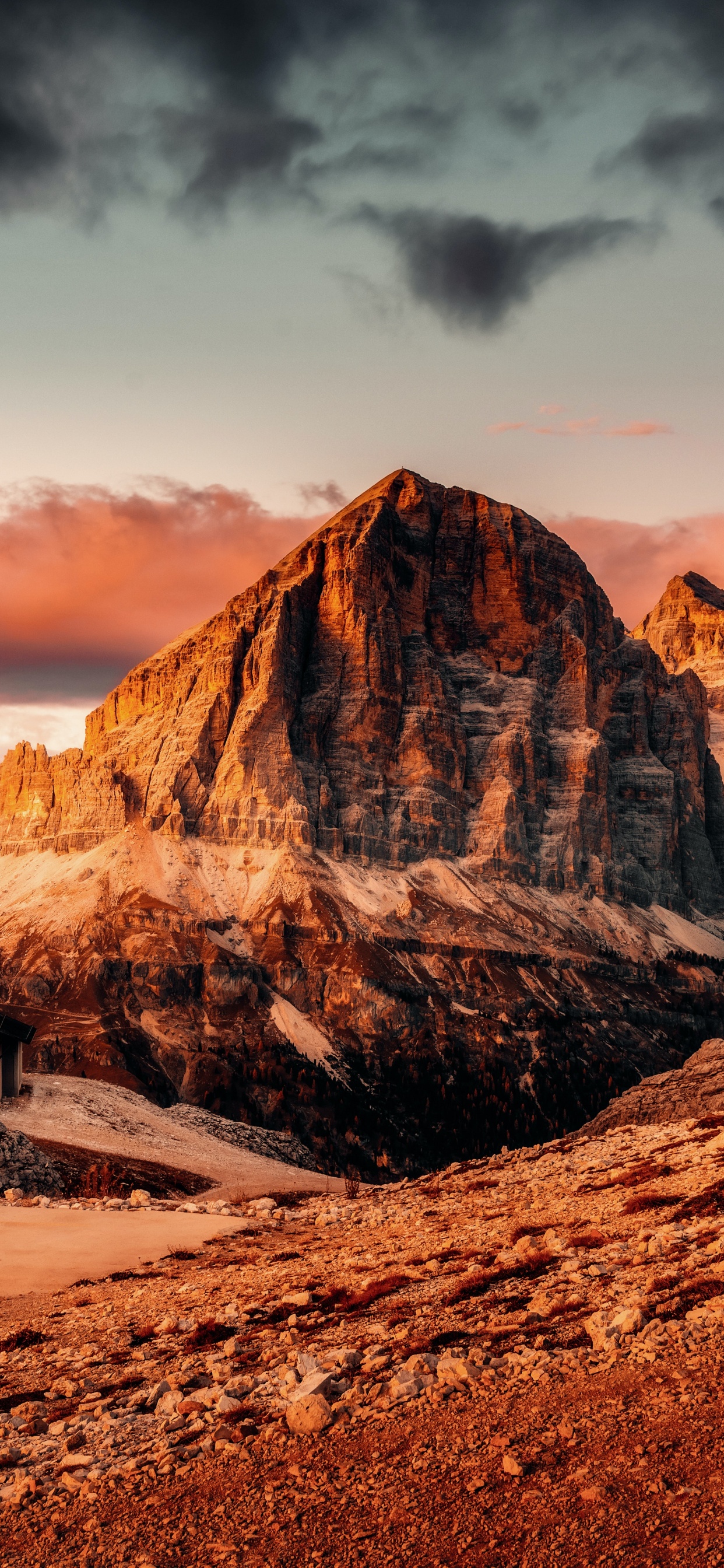 Dolomitas, Dolomiti Superski, Tres Selecciones, Karersee, Cortina DAmpezzo. Wallpaper in 1242x2688 Resolution