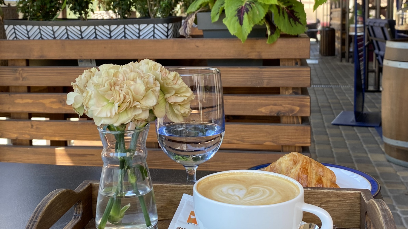 Table, Tasse à Café, Mesure, la Vaisselle, Verrerie. Wallpaper in 1366x768 Resolution