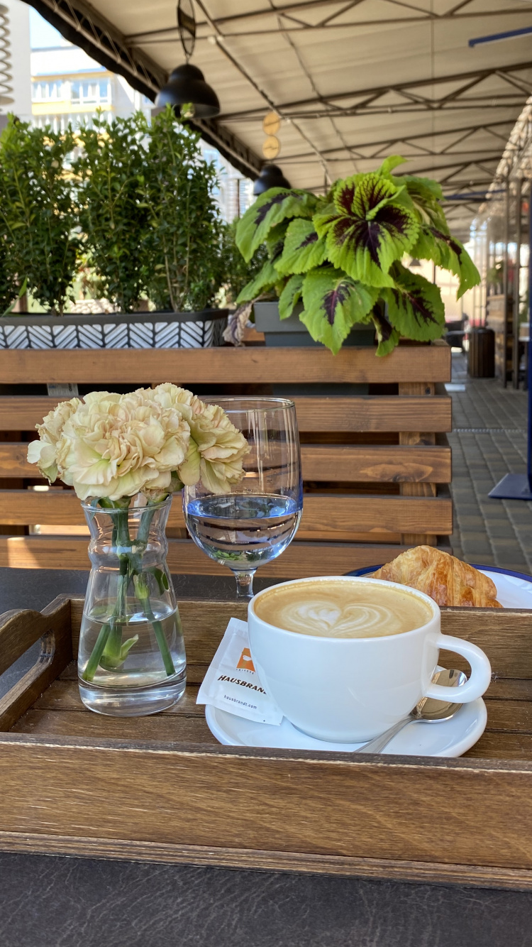 Table, Tasse à Café, Mesure, la Vaisselle, Verrerie. Wallpaper in 750x1334 Resolution