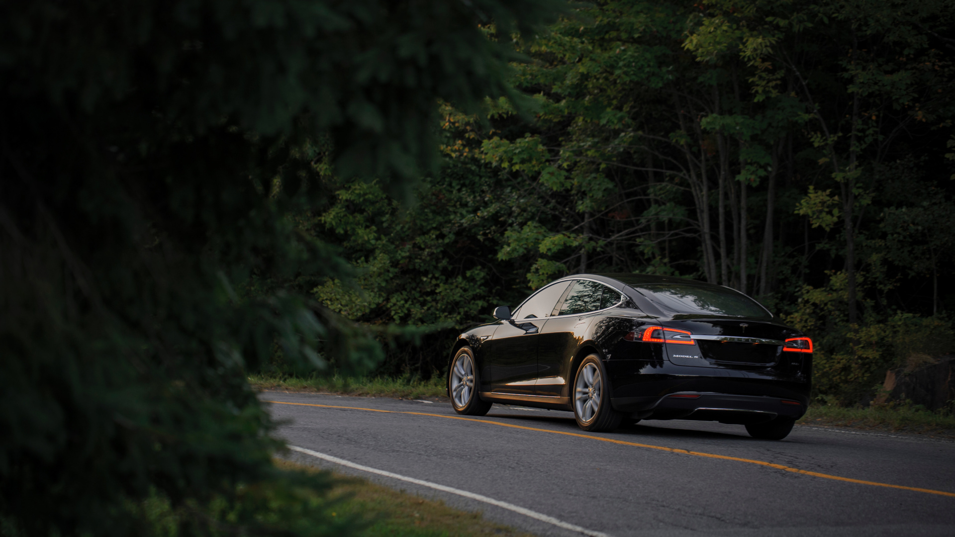 Porsche 911 Noire Sur Route. Wallpaper in 1920x1080 Resolution