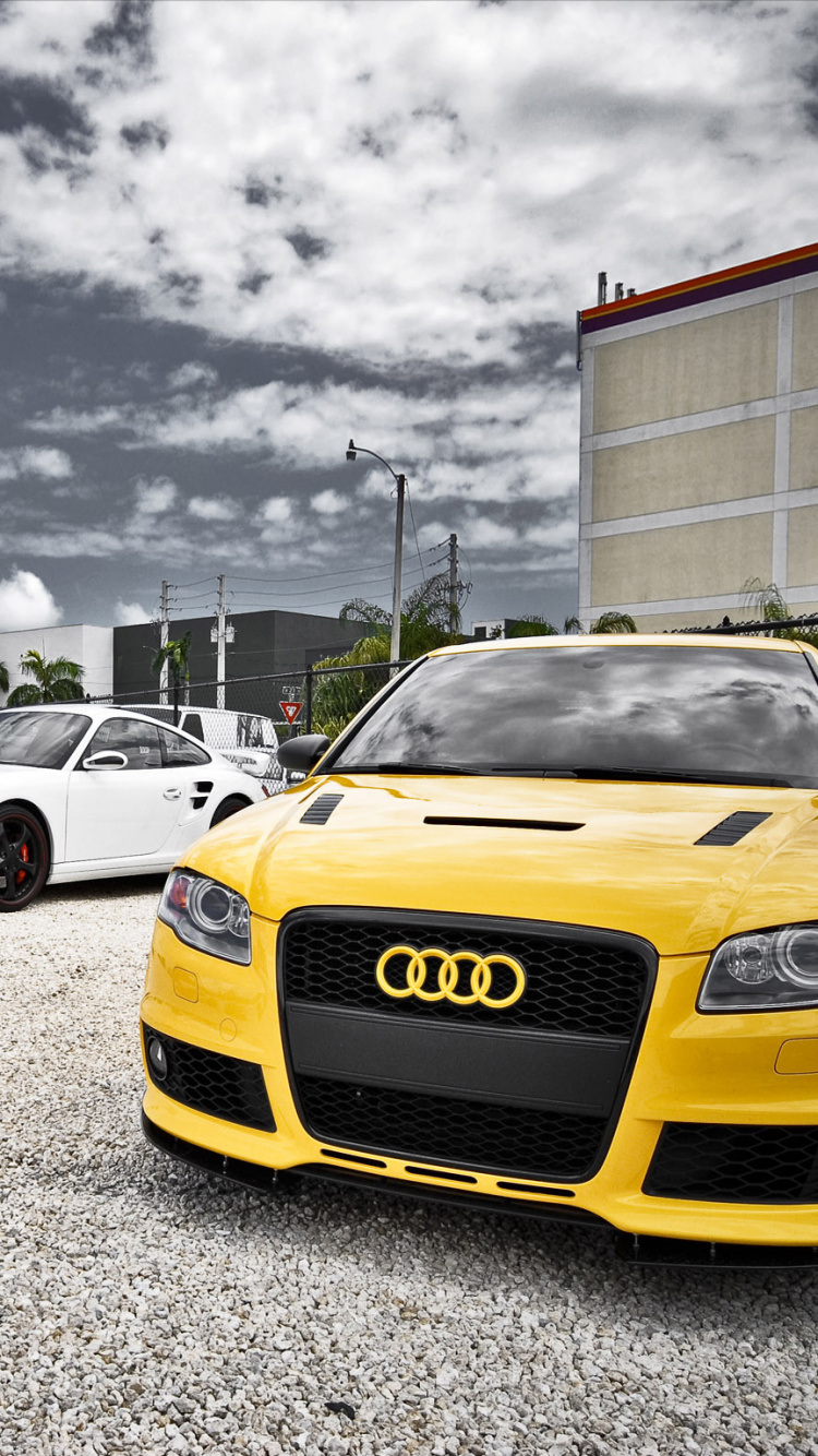 Bmw m 3 Jaune et Blanc Garé Sur Parking. Wallpaper in 750x1334 Resolution