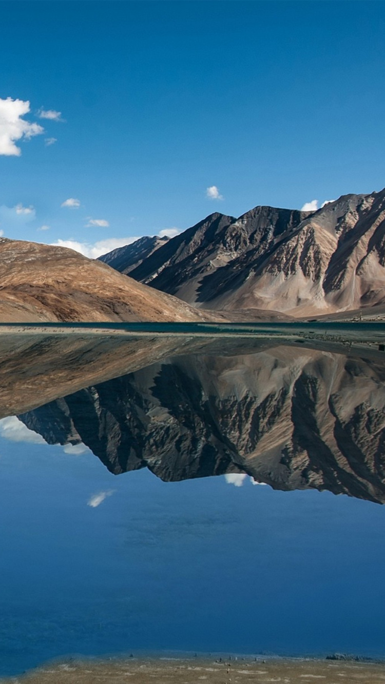 Brown Mountain Under Blue Sky During Daytime. Wallpaper in 750x1334 Resolution