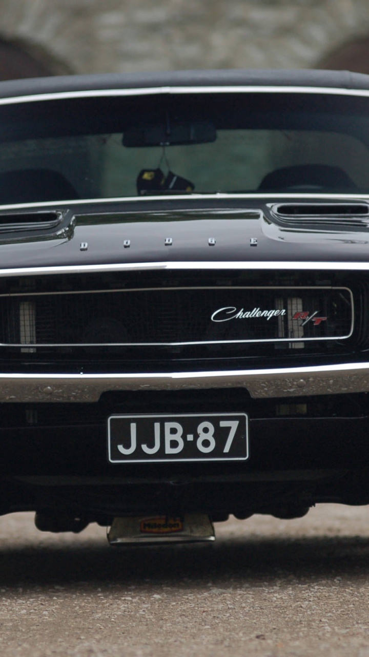 Coche Mercedes Benz Negro en la Carretera Durante el Día. Wallpaper in 720x1280 Resolution