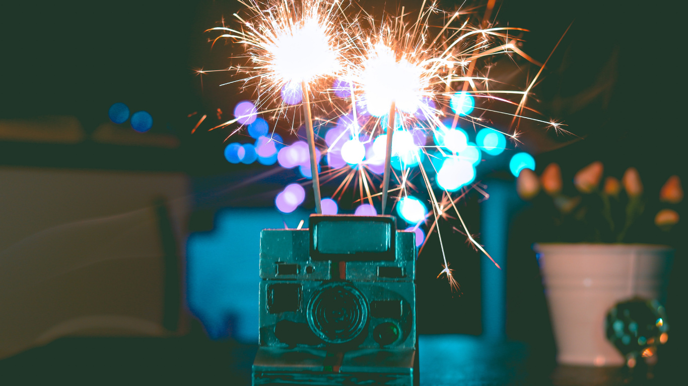 Wunderkerze, Feuerwerk, Licht, Veranstaltung, Neue Jahre Tag. Wallpaper in 1366x768 Resolution