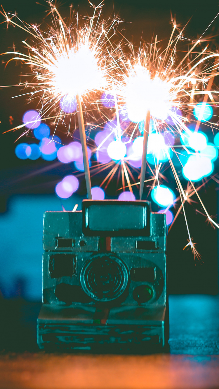 Wunderkerze, Feuerwerk, Licht, Veranstaltung, Neue Jahre Tag. Wallpaper in 750x1334 Resolution