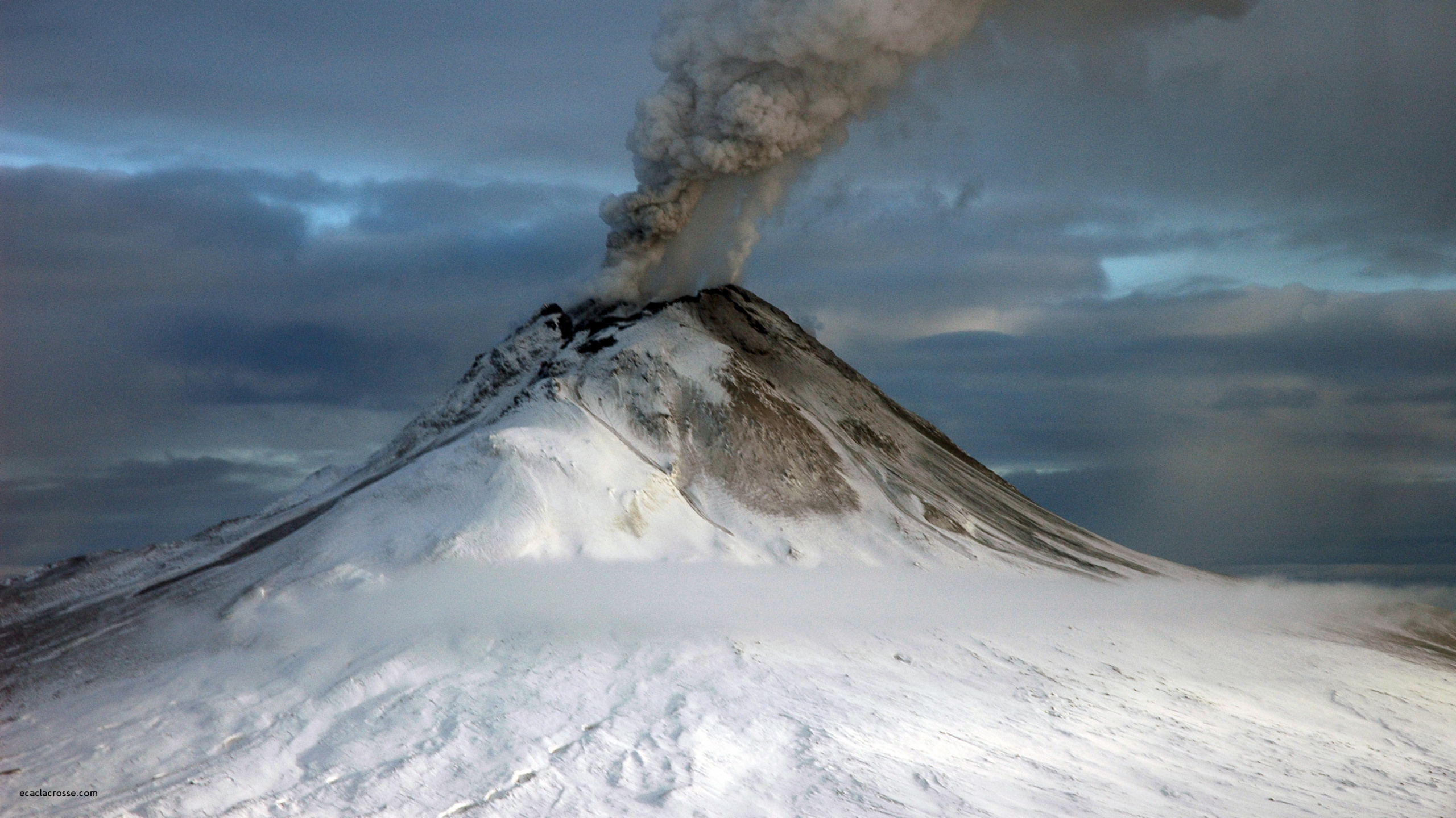 White Clouds Over Snow Covered Mountain. Wallpaper in 2560x1440 Resolution