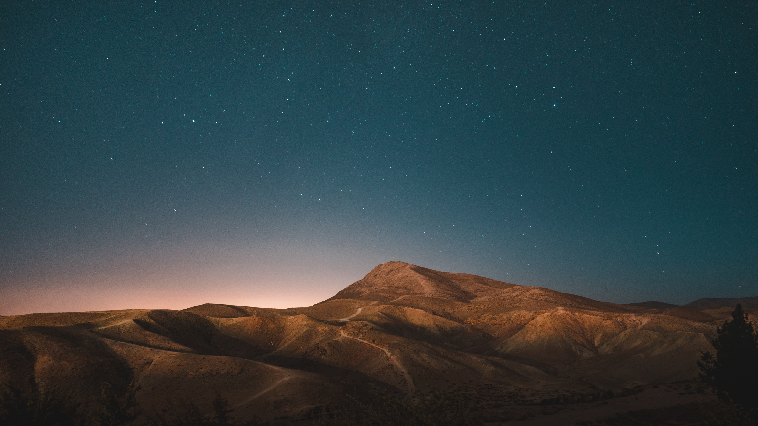 Cielo de la Noche, Estrella, Ambiente, Montaña, Objeto Astronómico. Wallpaper in 2560x1440 Resolution