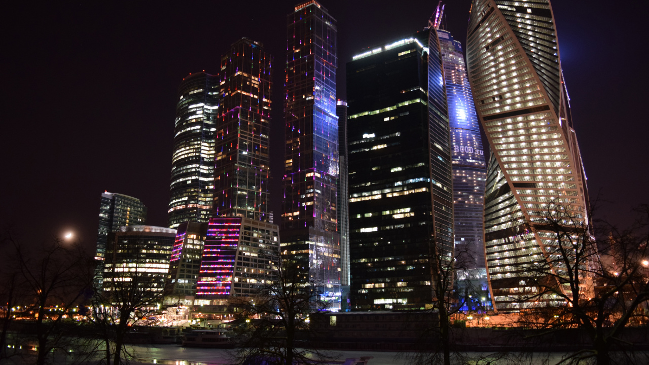 Bâtiments de la Ville Pendant la Nuit. Wallpaper in 1280x720 Resolution