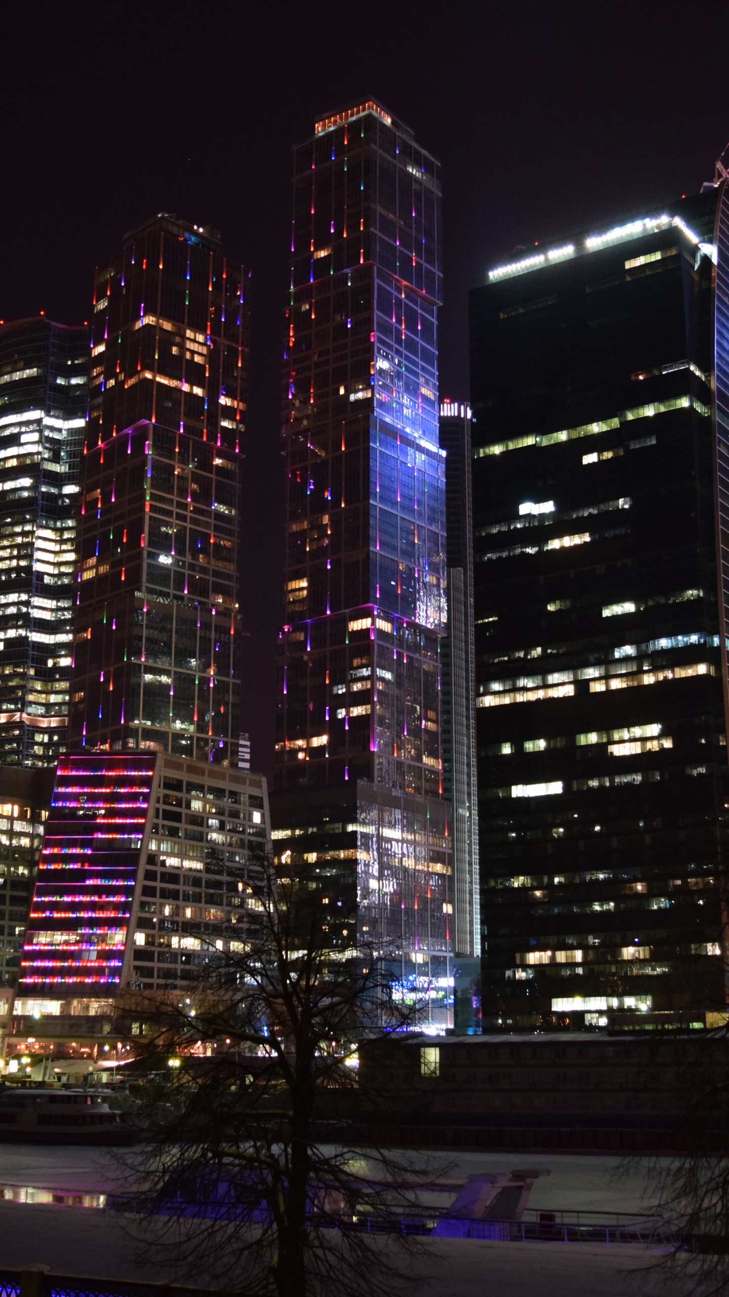 Bâtiments de la Ville Pendant la Nuit. Wallpaper in 1440x2560 Resolution