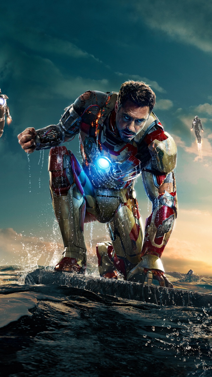 Mann in Blau-weißer Jacke Und Blauer Denim-Jeans Reitet Auf Weißem Und Schwarzem Skateboard. Wallpaper in 720x1280 Resolution