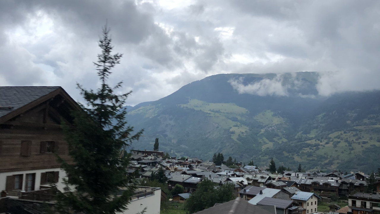 多山的地貌, 山脉, 高地, 屋顶, 的房子 壁纸 1280x720 允许