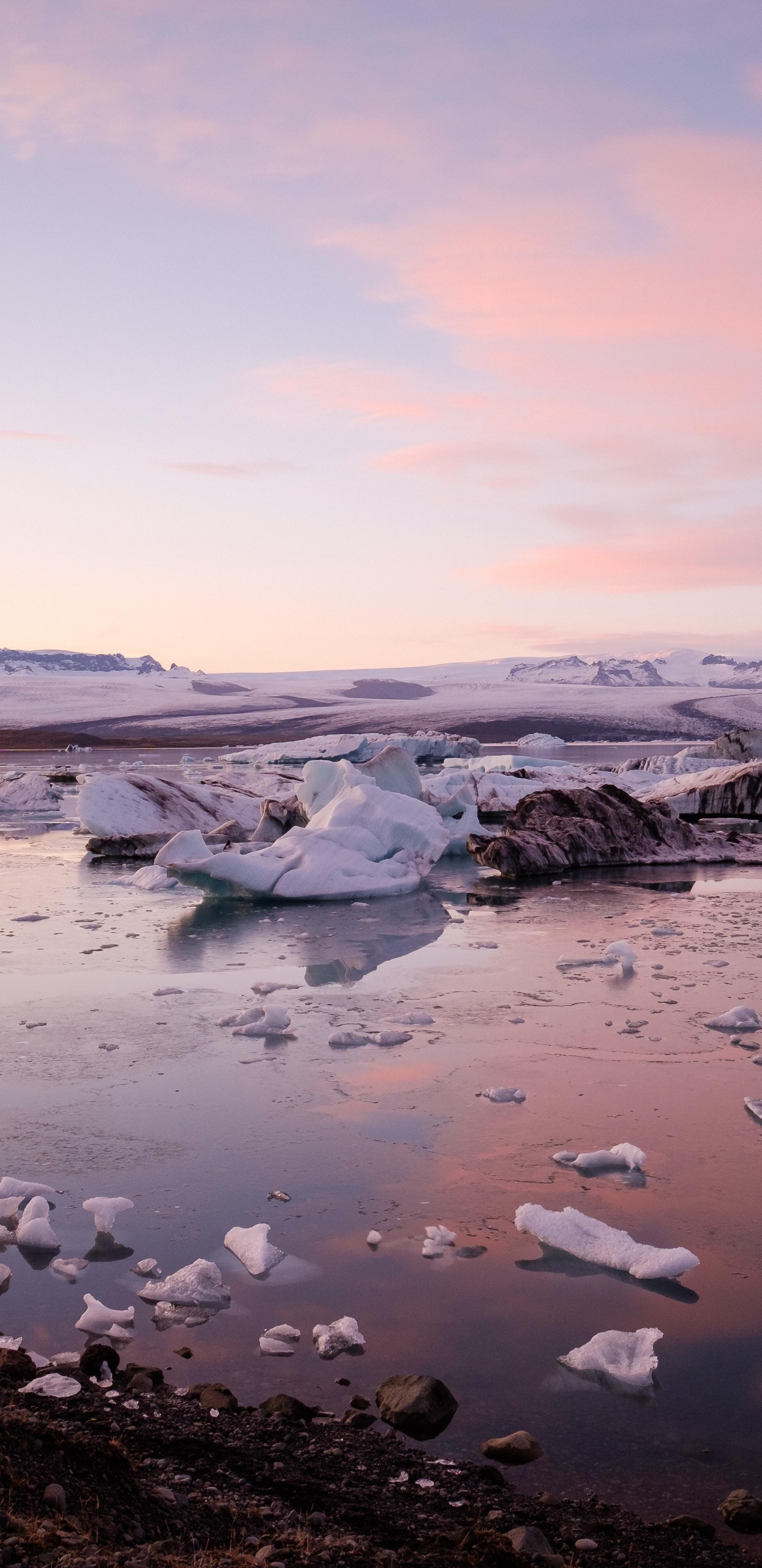 Côte Rocheuse Sous un Ciel Nuageux Pendant la Journée. Wallpaper in 1440x2960 Resolution