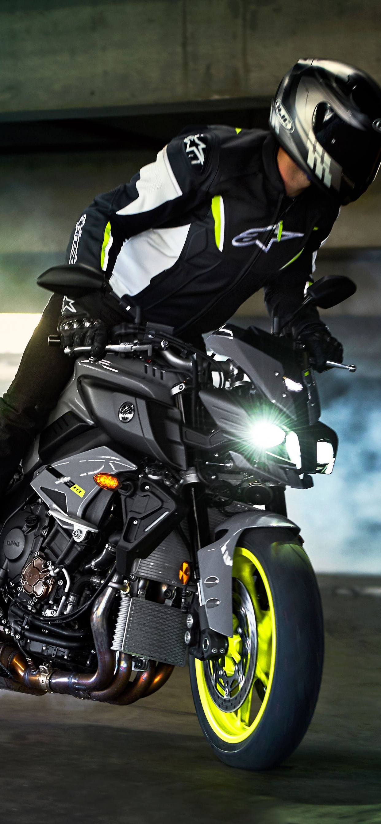 Homme, Dans, Veste Noire, Équitation, Moto. Wallpaper in 1242x2688 Resolution