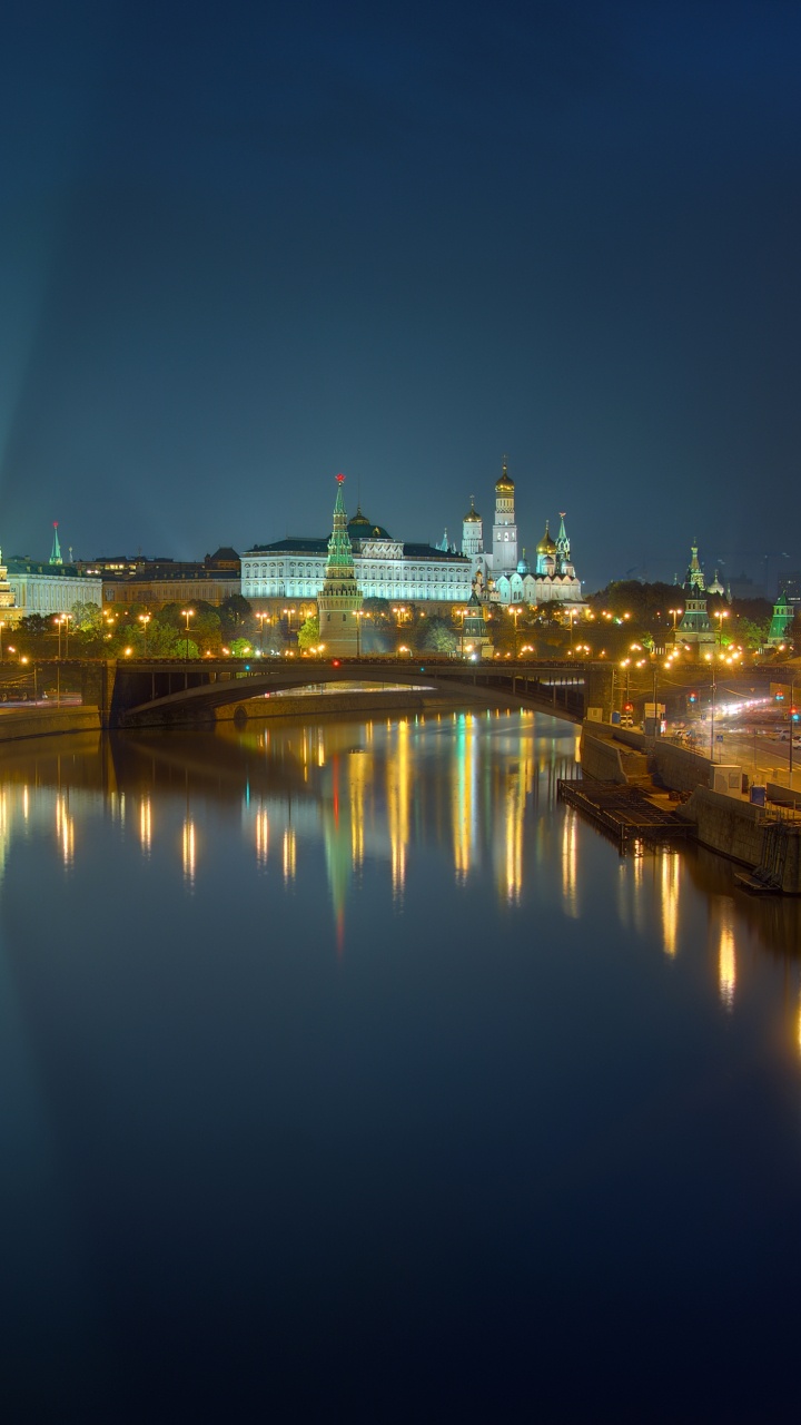 Horizonte de la Ciudad Durante la Noche. Wallpaper in 720x1280 Resolution