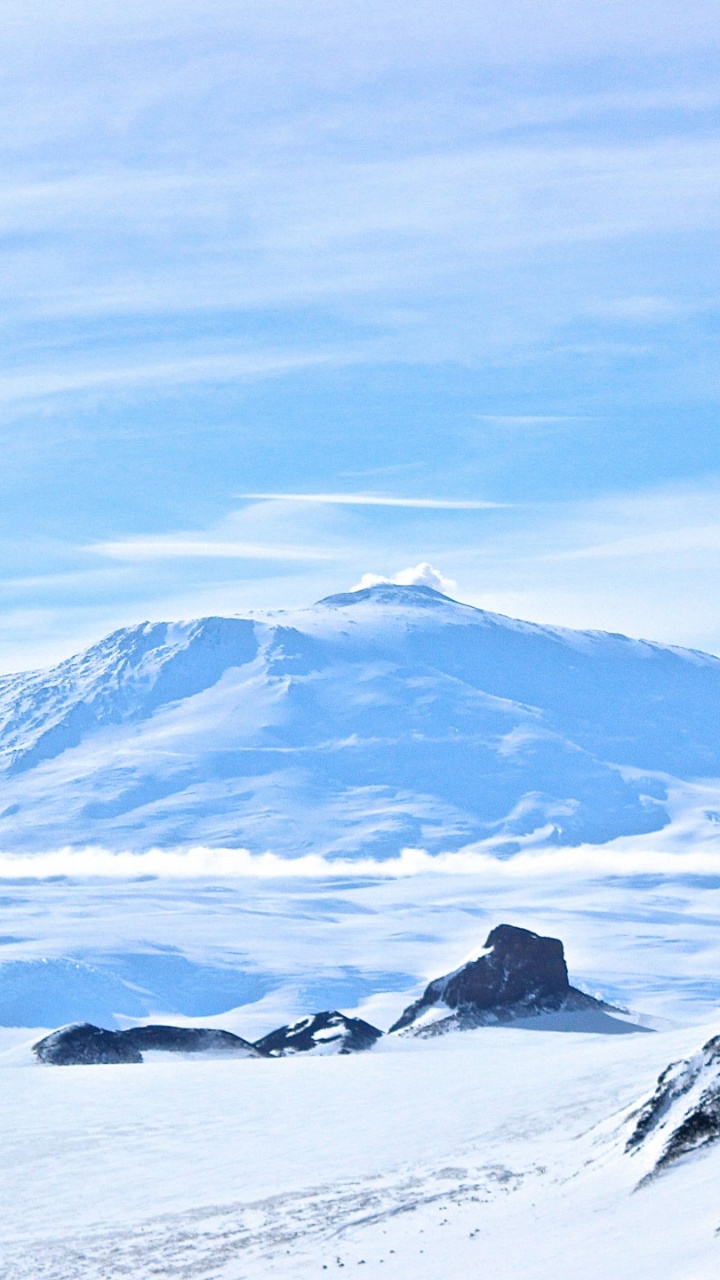 Montagne Couverte de Neige Sous Ciel Bleu Pendant la Journée. Wallpaper in 720x1280 Resolution