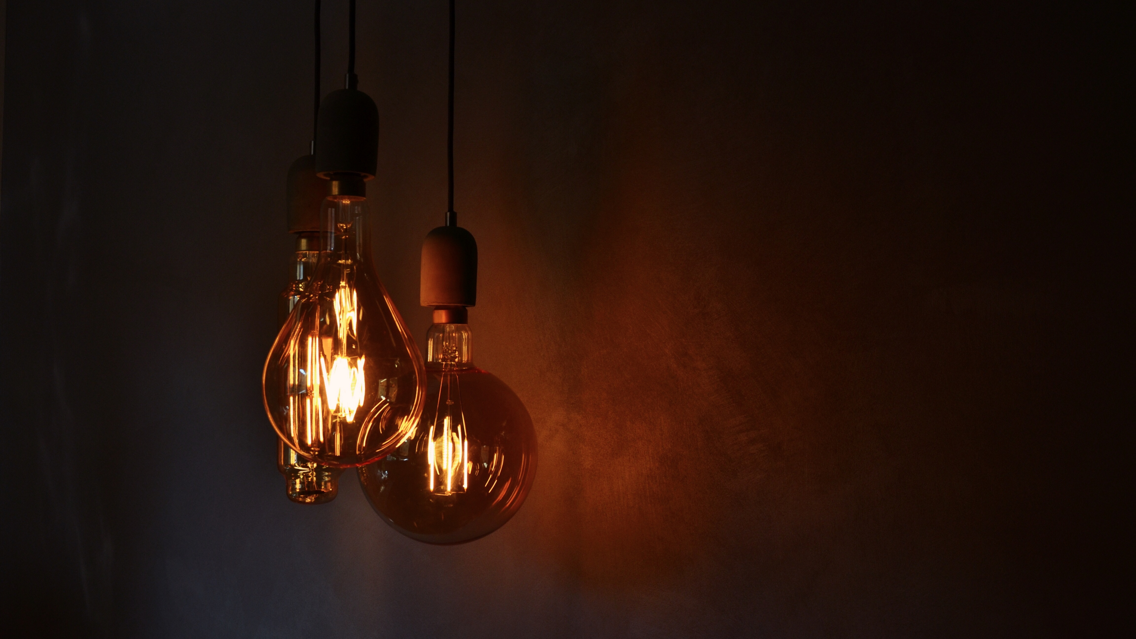 Brown and Yellow Light Bulb. Wallpaper in 3840x2160 Resolution