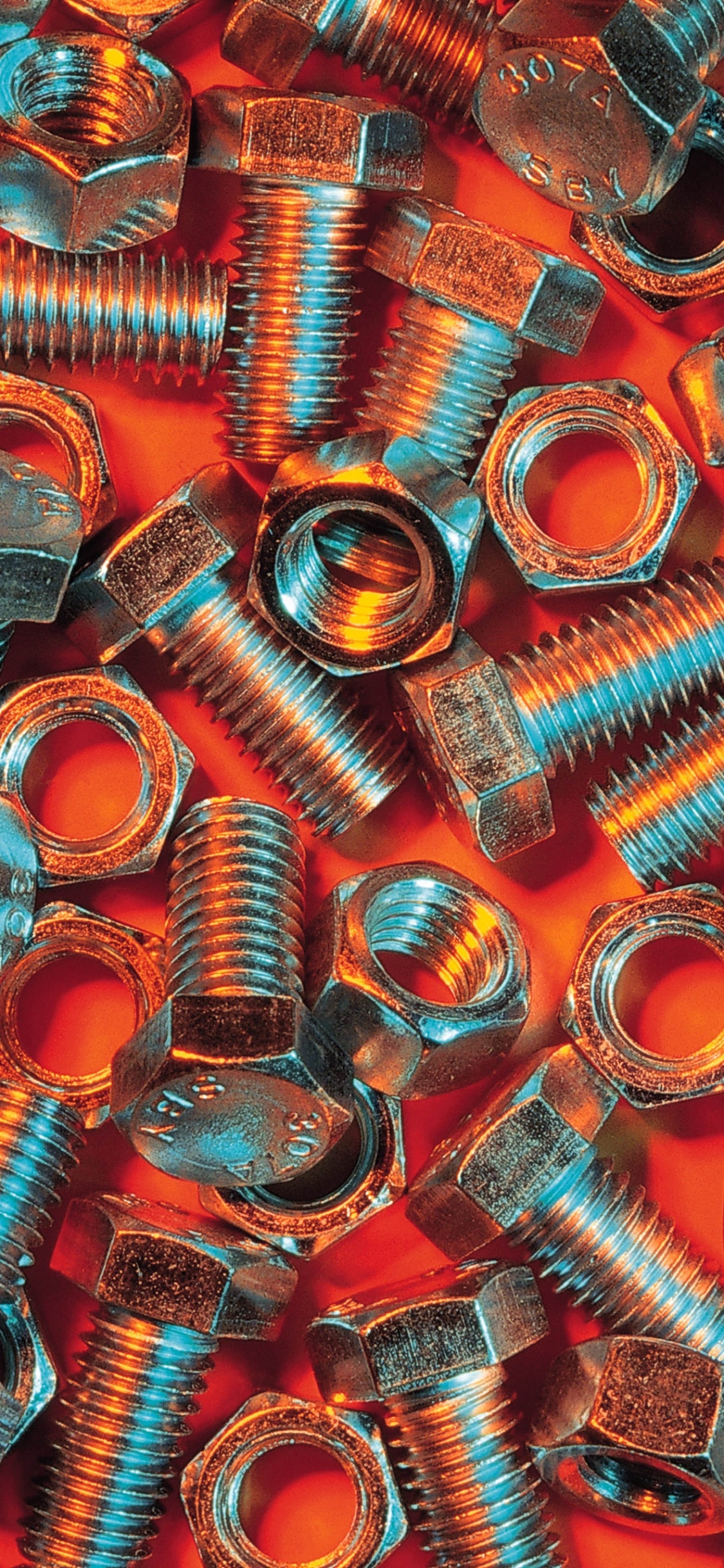 Runde Silber- Und Goldmünzen. Wallpaper in 1125x2436 Resolution