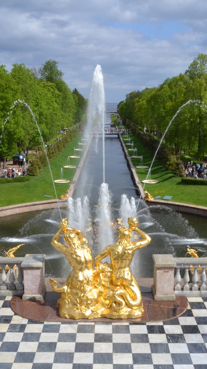 Gold Outdoor Fountain in Park During Daytime. Wallpaper in 720x1280 Resolution