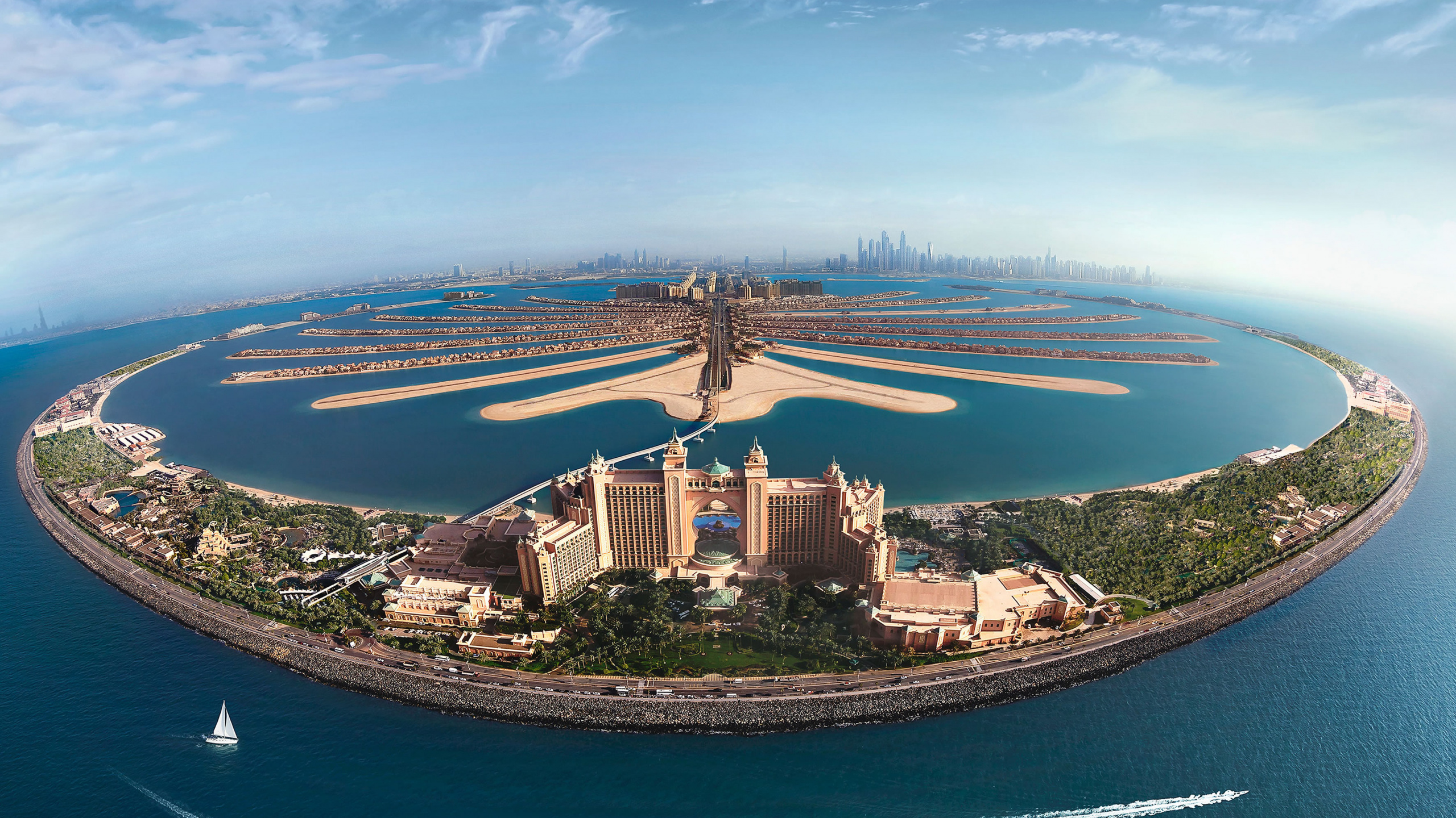 Vue Aérienne Des Bâtiments de la Ville Près du Plan D'eau Pendant la Journée. Wallpaper in 2560x1440 Resolution