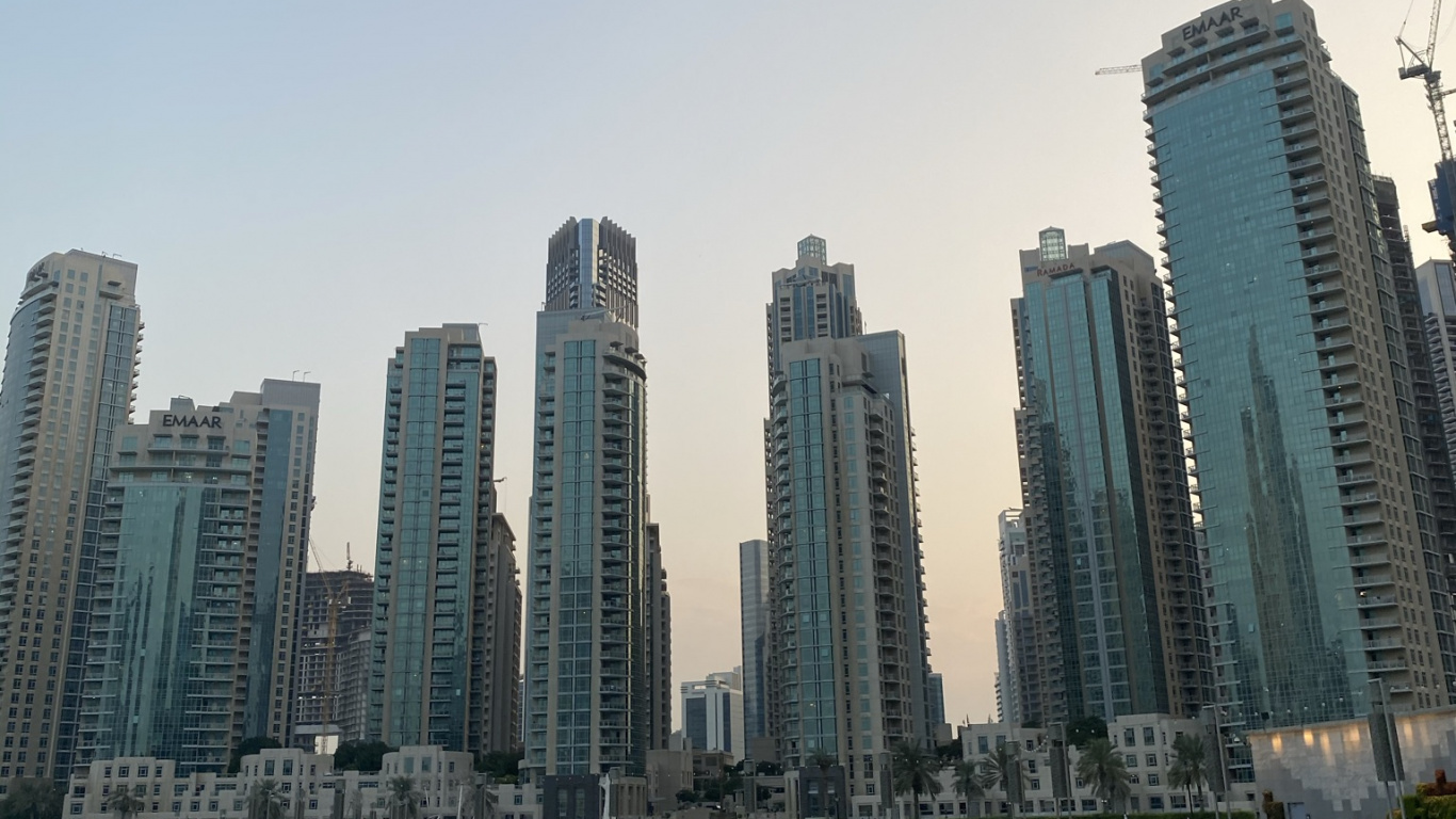 Dubaï, Gratte-ciel, Eau, Blue, Tour de Bloc. Wallpaper in 1366x768 Resolution