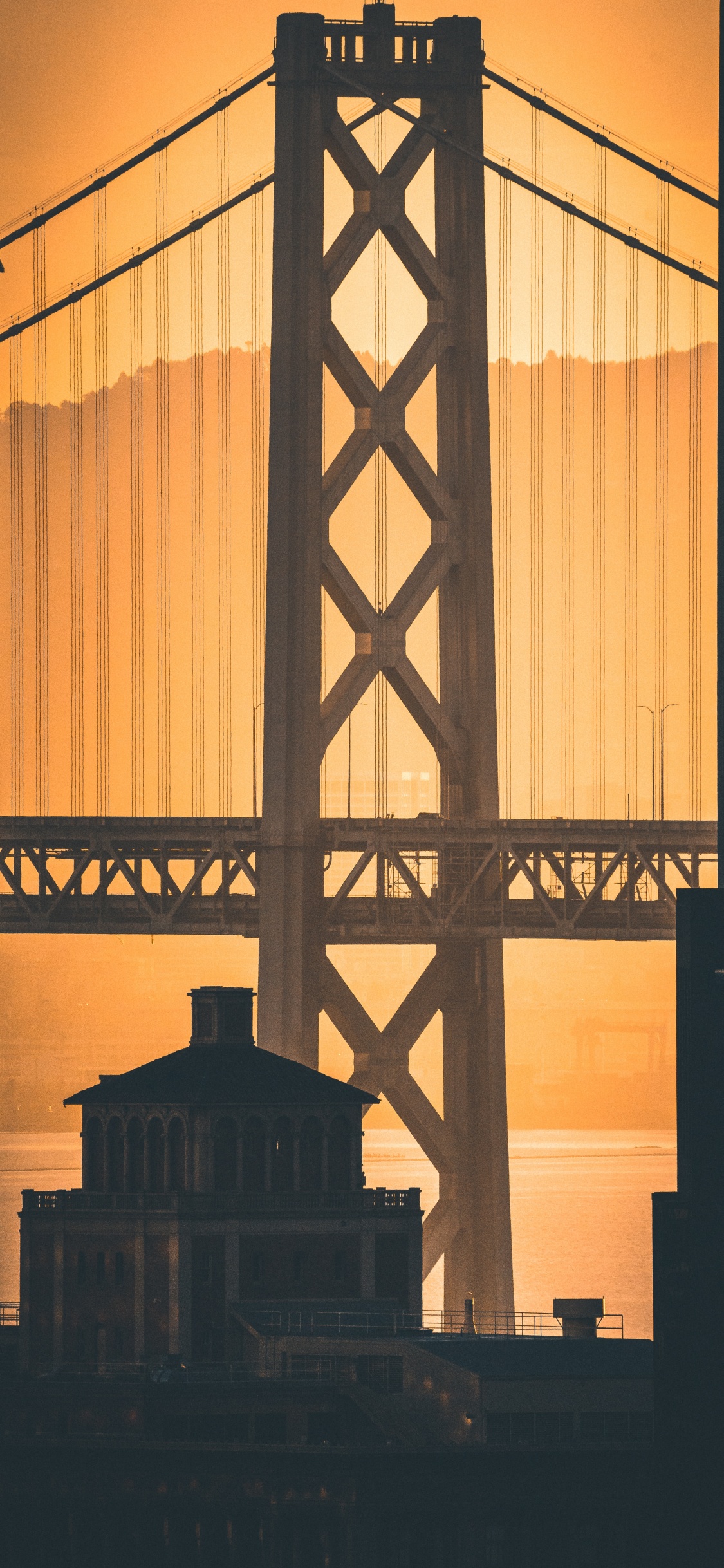 Pont du Portail Doré San Francisco. Wallpaper in 1125x2436 Resolution