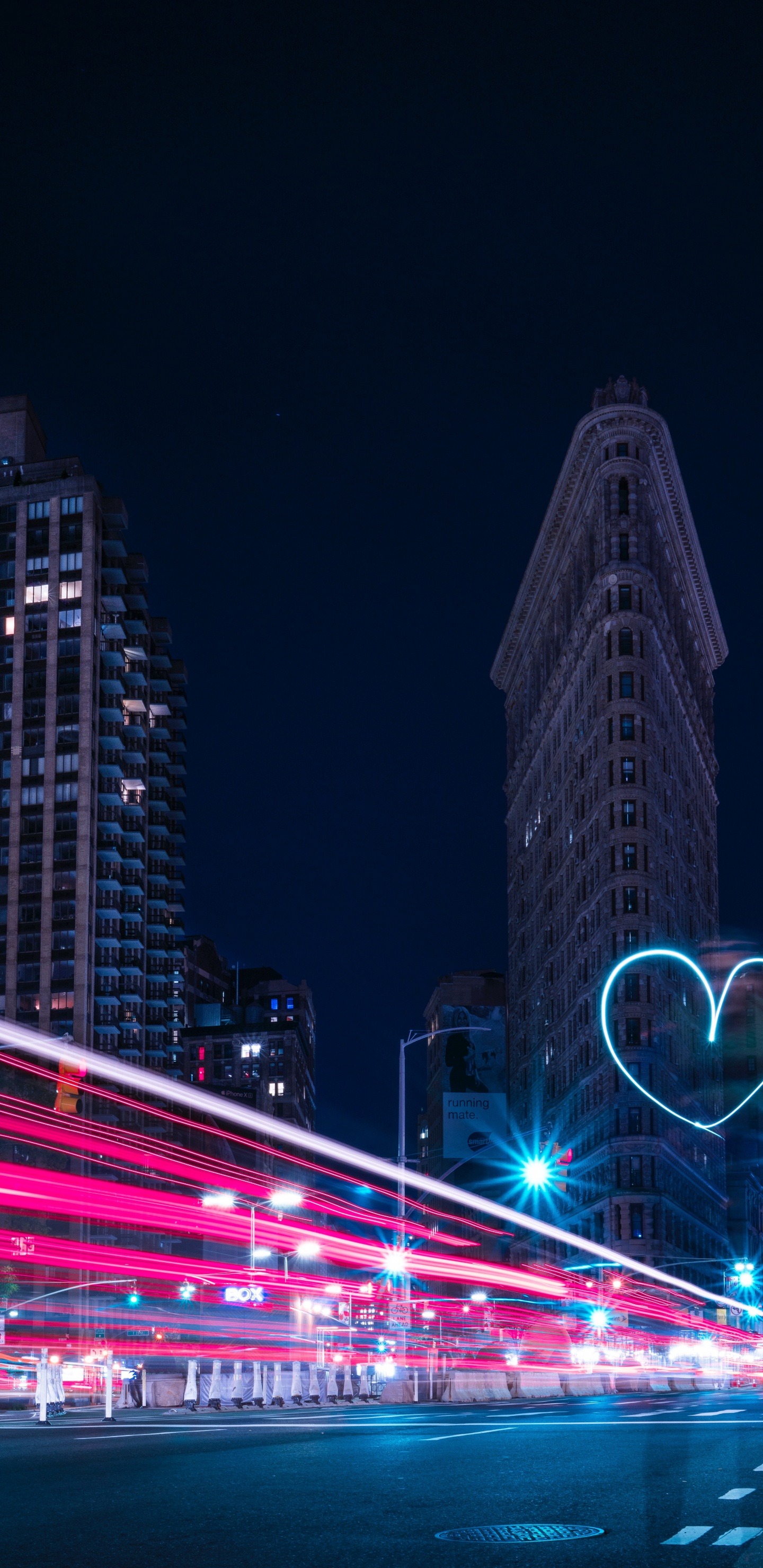 Photographie en Accéléré Des Bâtiments de la Ville Pendant la Nuit. Wallpaper in 1440x2960 Resolution