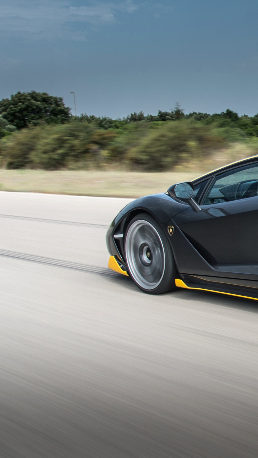 Lamborghini Aventador Negro en la Carretera Durante el Día. Wallpaper in 1080x1920 Resolution