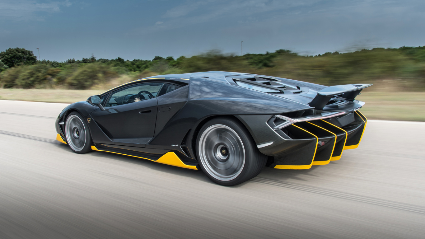 Schwarzer Lamborghini Aventador Tagsüber Unterwegs. Wallpaper in 1366x768 Resolution