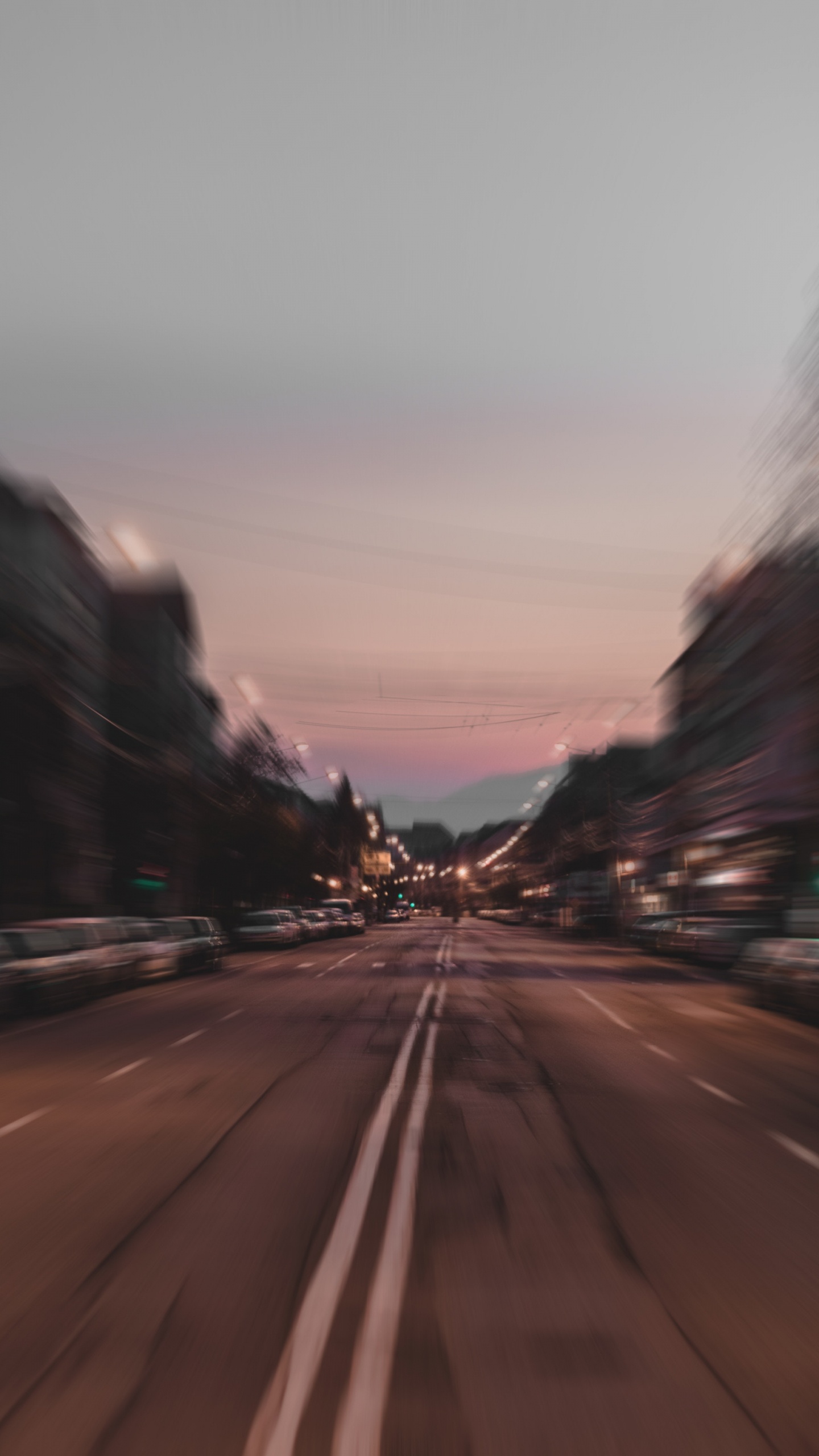 Voitures Sur Route Pendant la Journée. Wallpaper in 1440x2560 Resolution